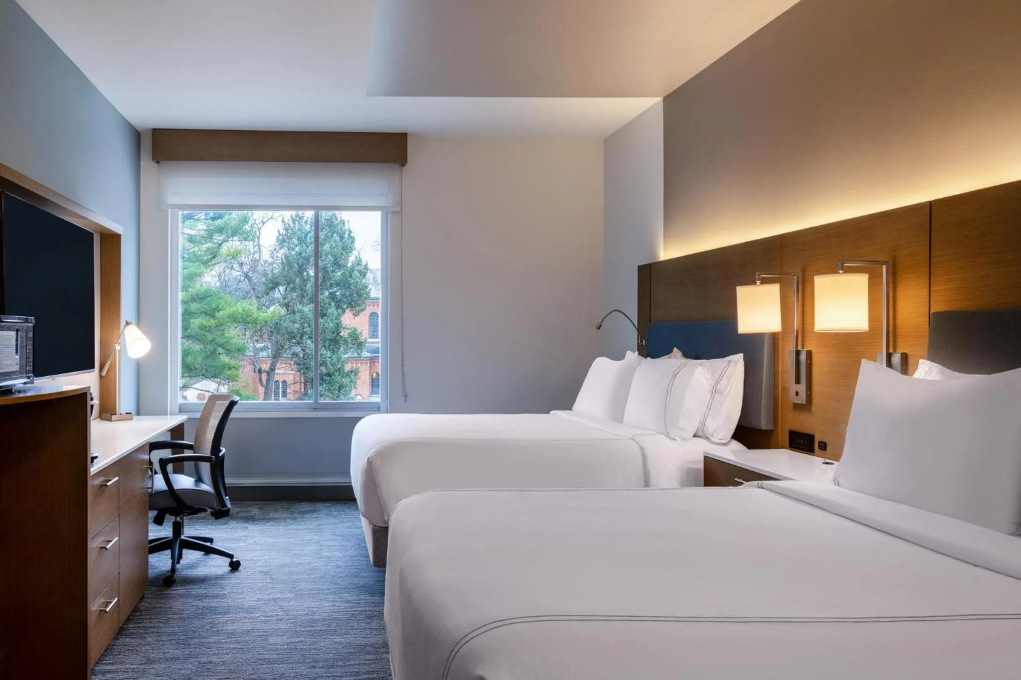 Photo of the whole room, Bed in EVEN Hotel Rochester - Mayo Clinic Area by IHG