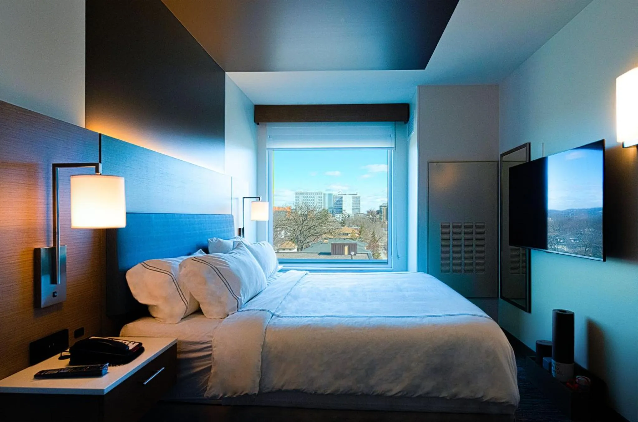 Photo of the whole room, Bed in EVEN Hotel Rochester - Mayo Clinic Area by IHG