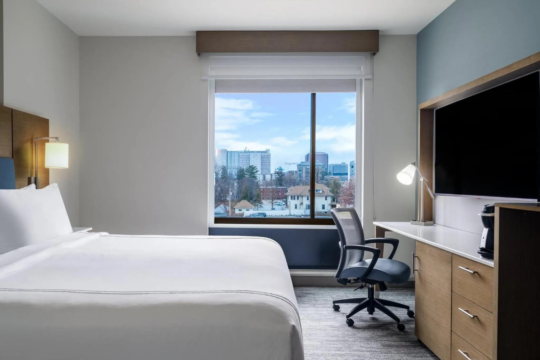 Photo of the whole room, Bed in EVEN Hotel Rochester - Mayo Clinic Area by IHG