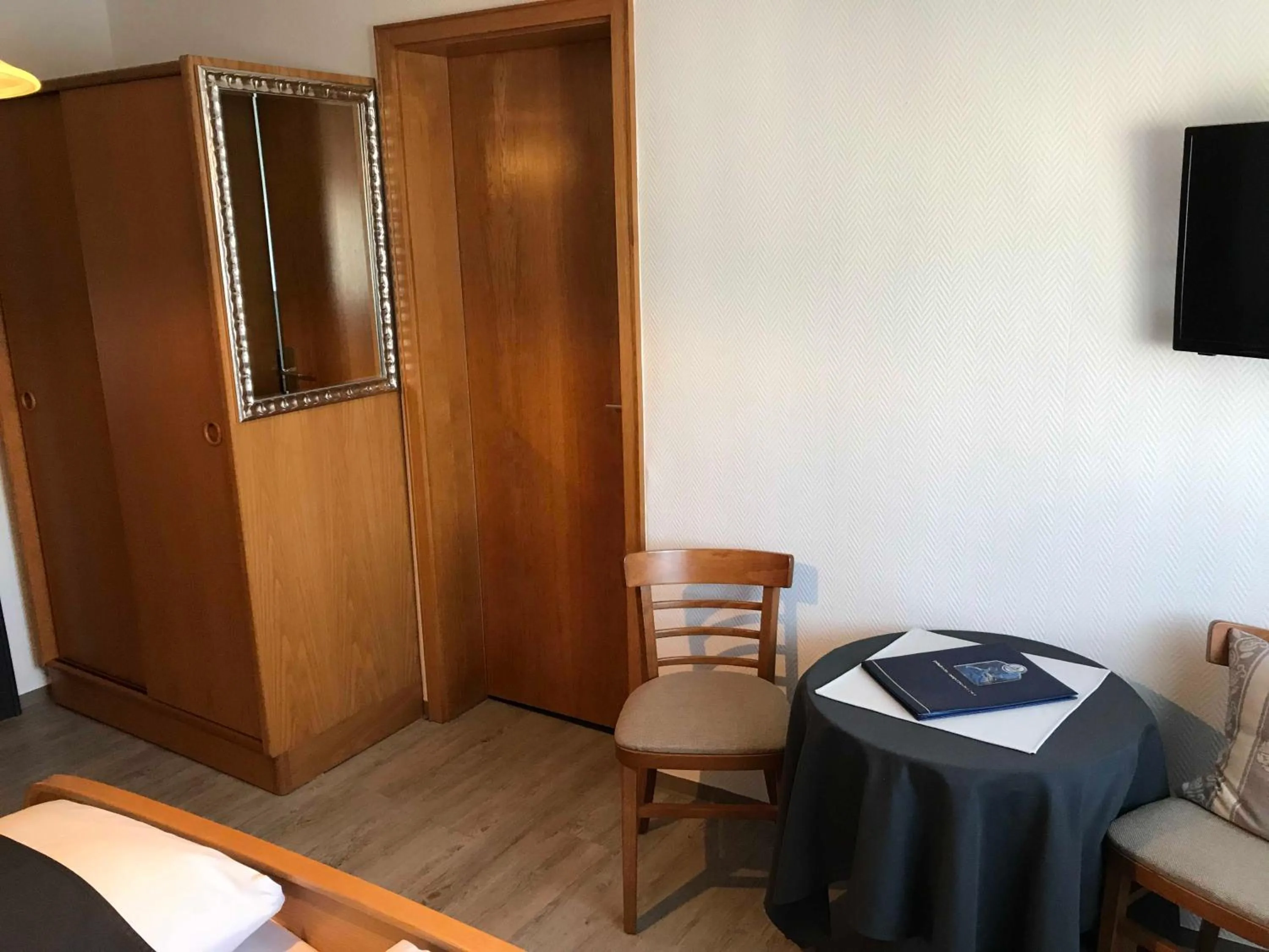 Photo of the whole room, Bed in Gasthof zum Waldstein