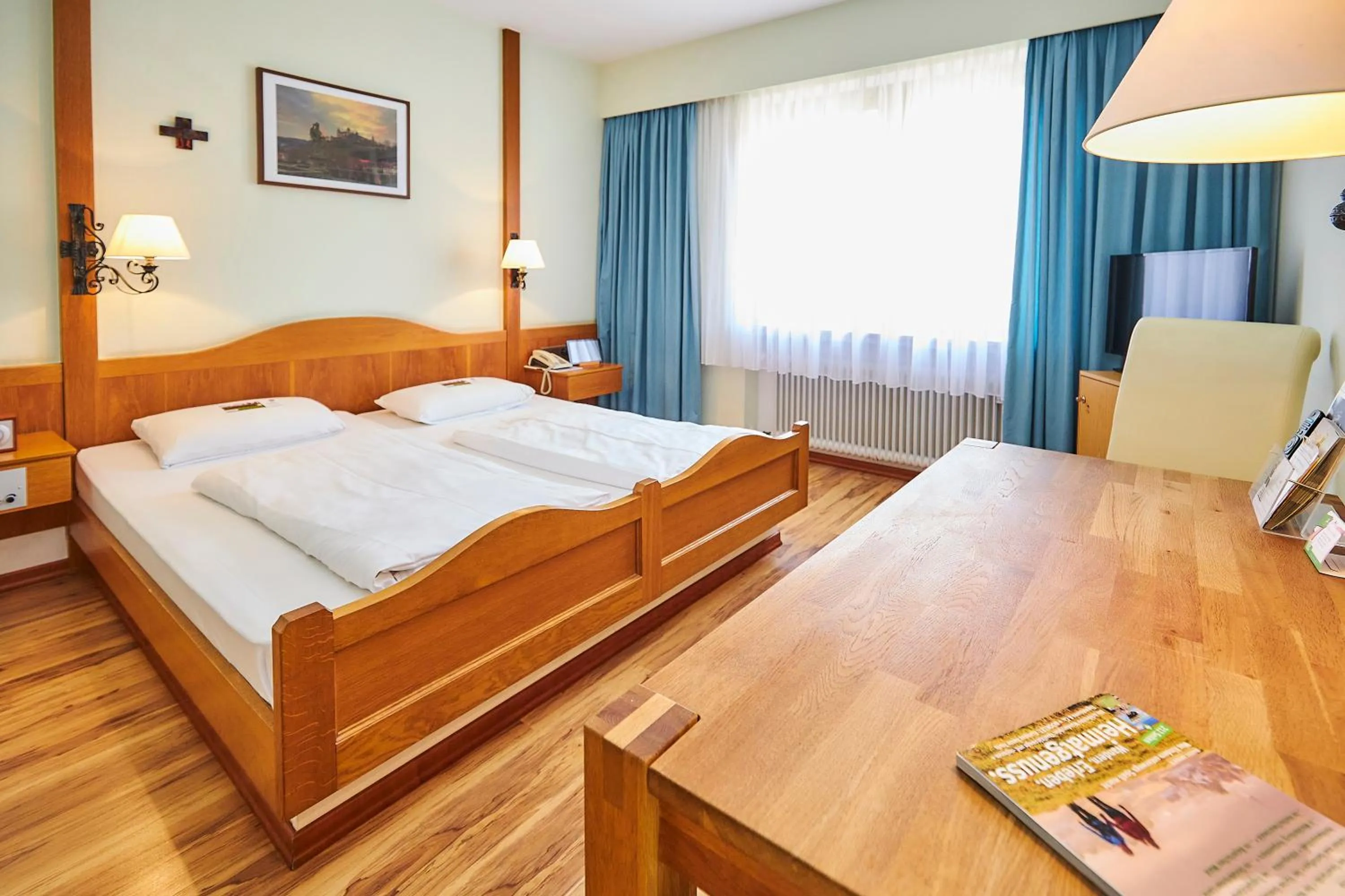 Photo of the whole room, Bed in Flair-Hotel Zum Benediktiner