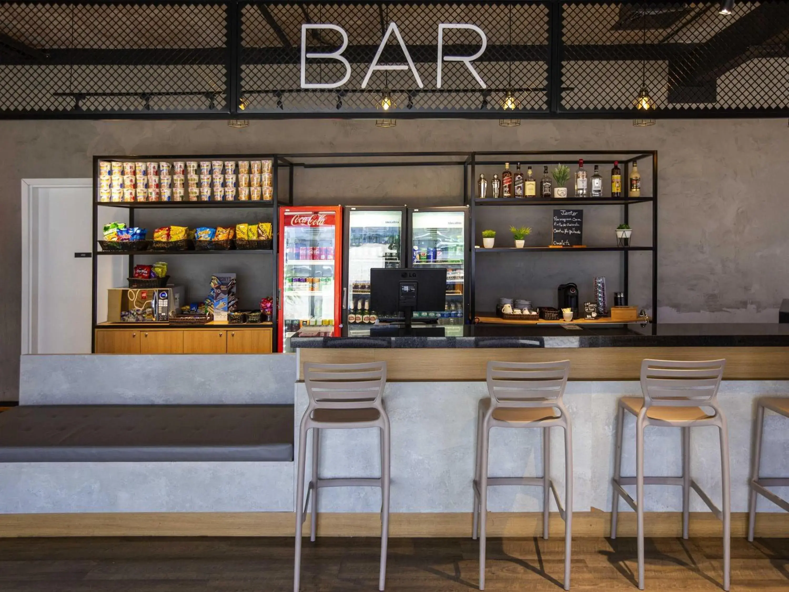 Lounge or bar in ibis Cuiaba Shopping Lounge or bar in ibis Cuiaba Shopping