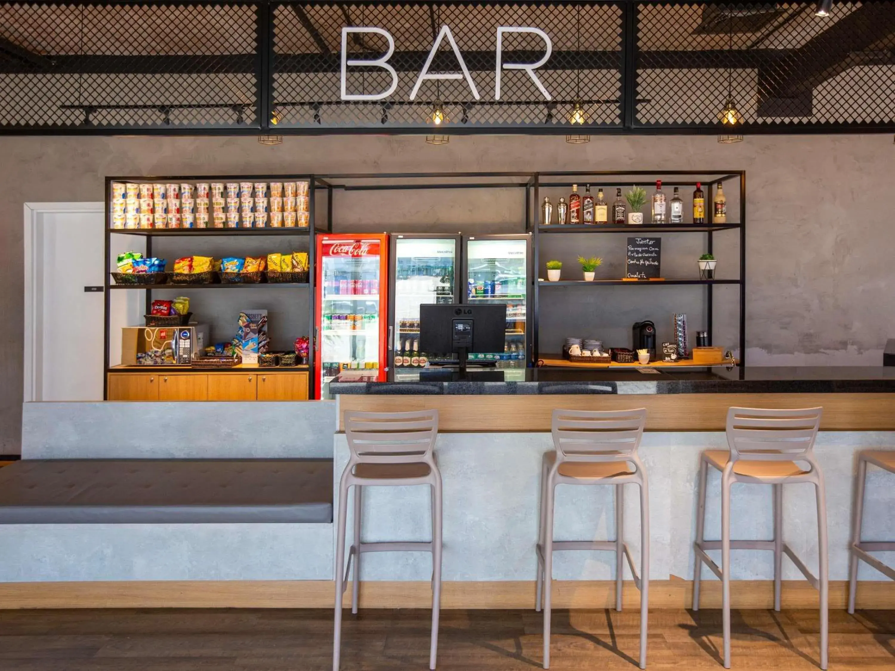 Lounge or bar in ibis Cuiaba Shopping Lounge or bar in ibis Cuiaba Shopping