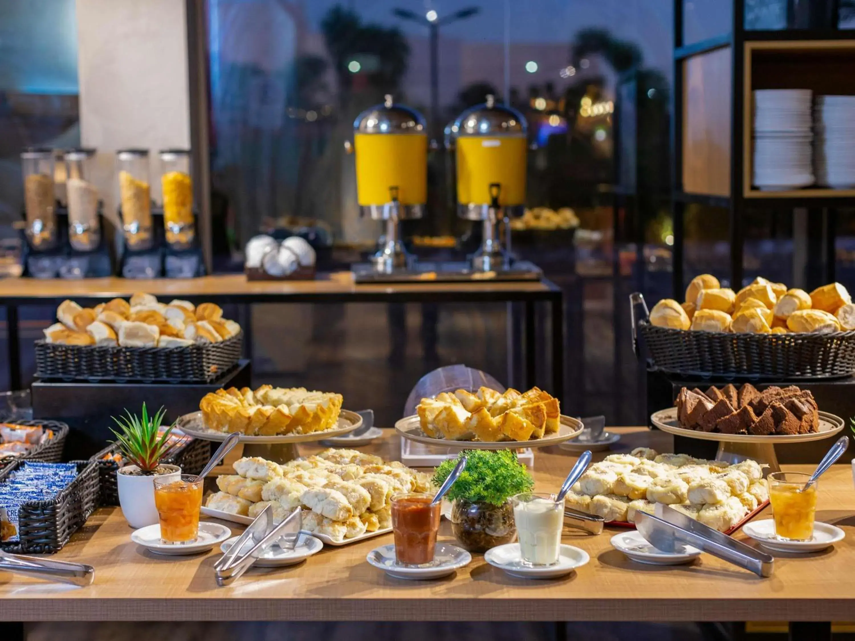 Restaurant/places to eat in ibis Cuiaba Shopping Restaurant/places to eat in ibis Cuiaba Shopping