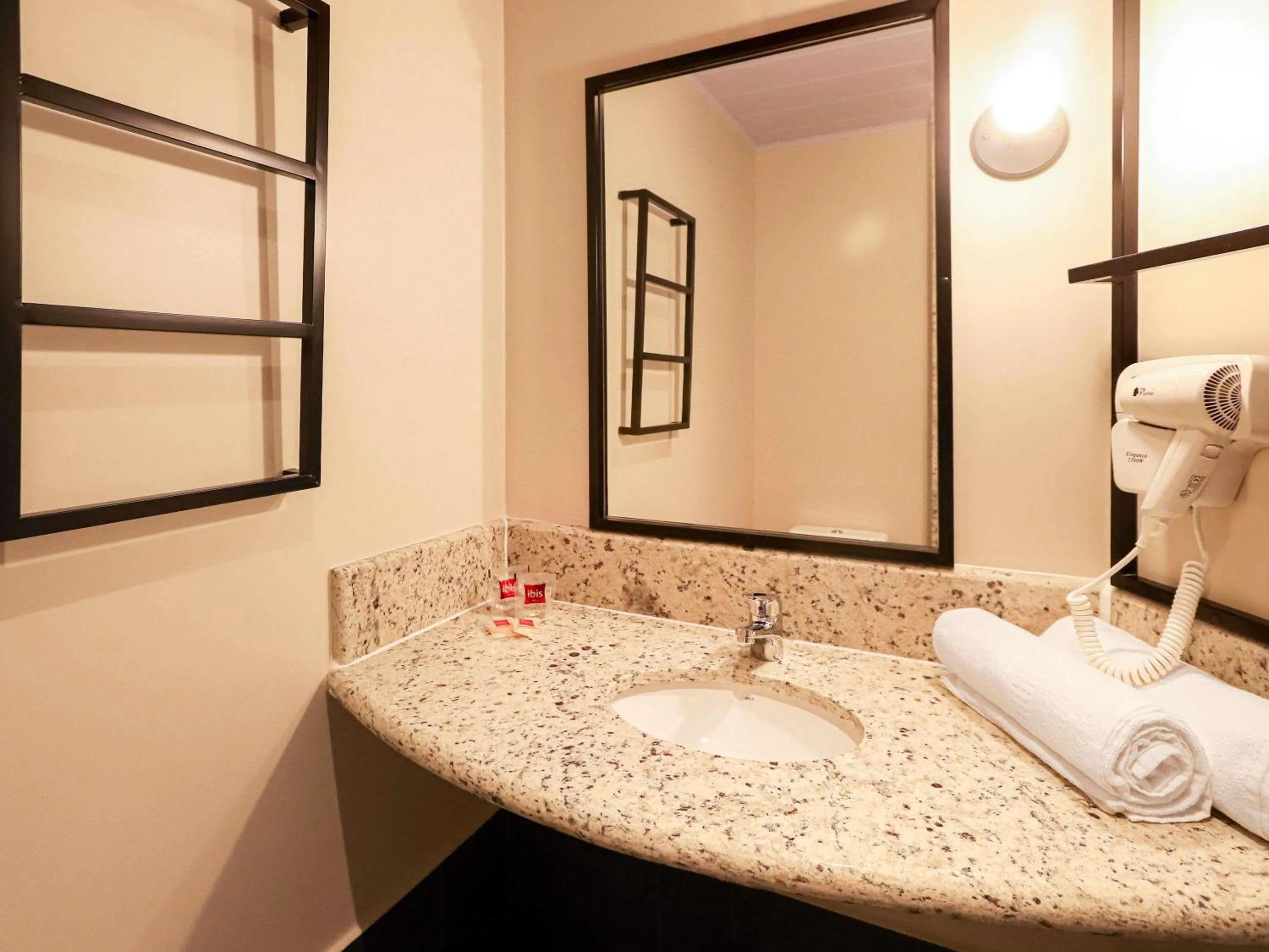 Bedroom in ibis Cuiaba Shopping