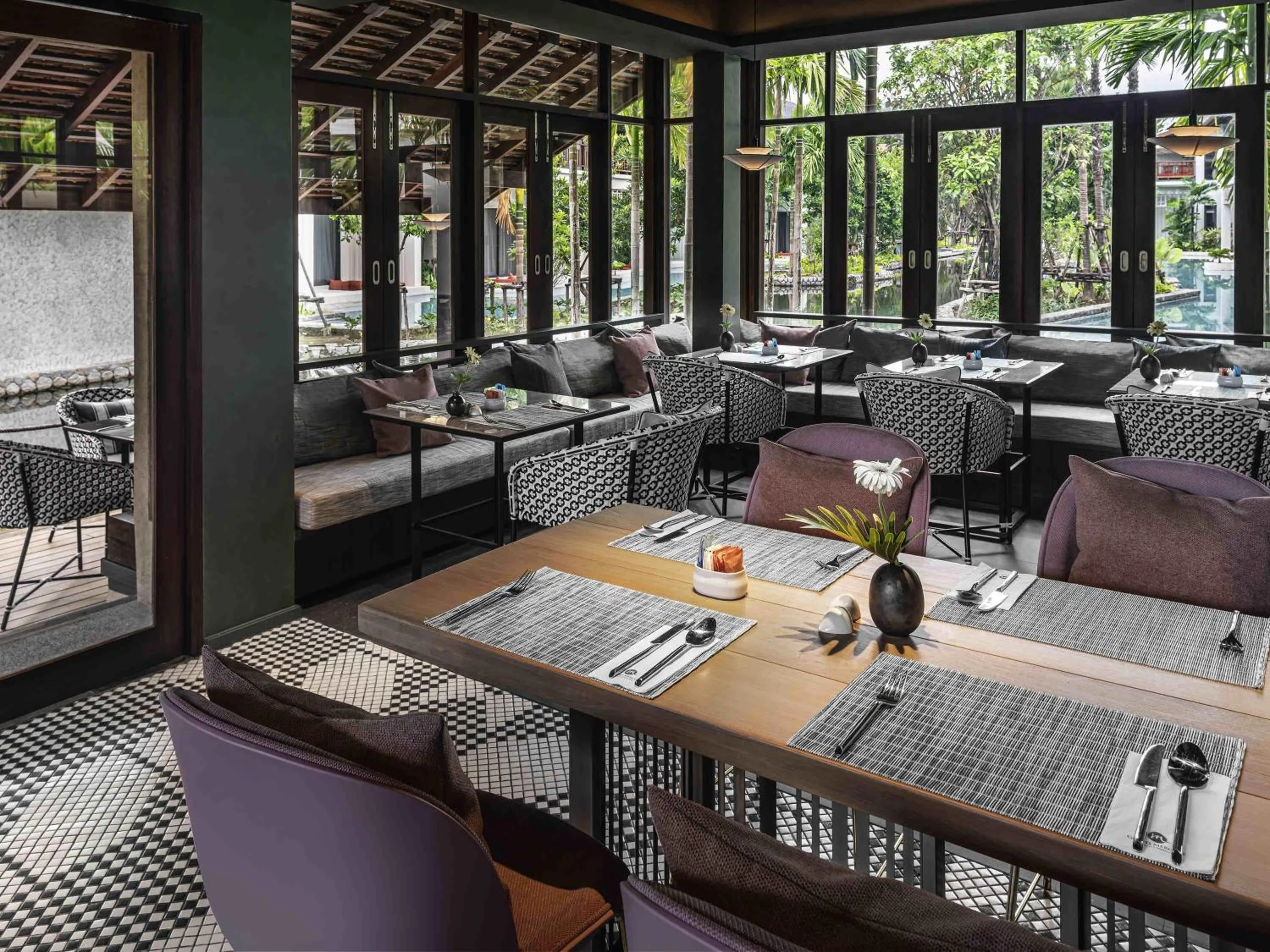 Restaurant/places to eat in Grand Mercure Khao Lak Bangsak