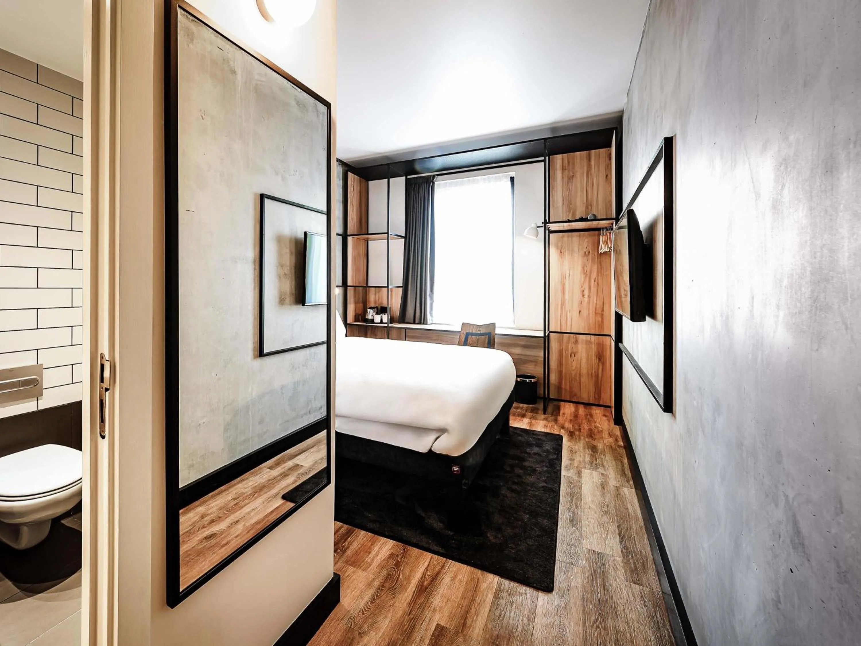 Bedroom, Bed in ibis Bridgwater, M5 Jct23