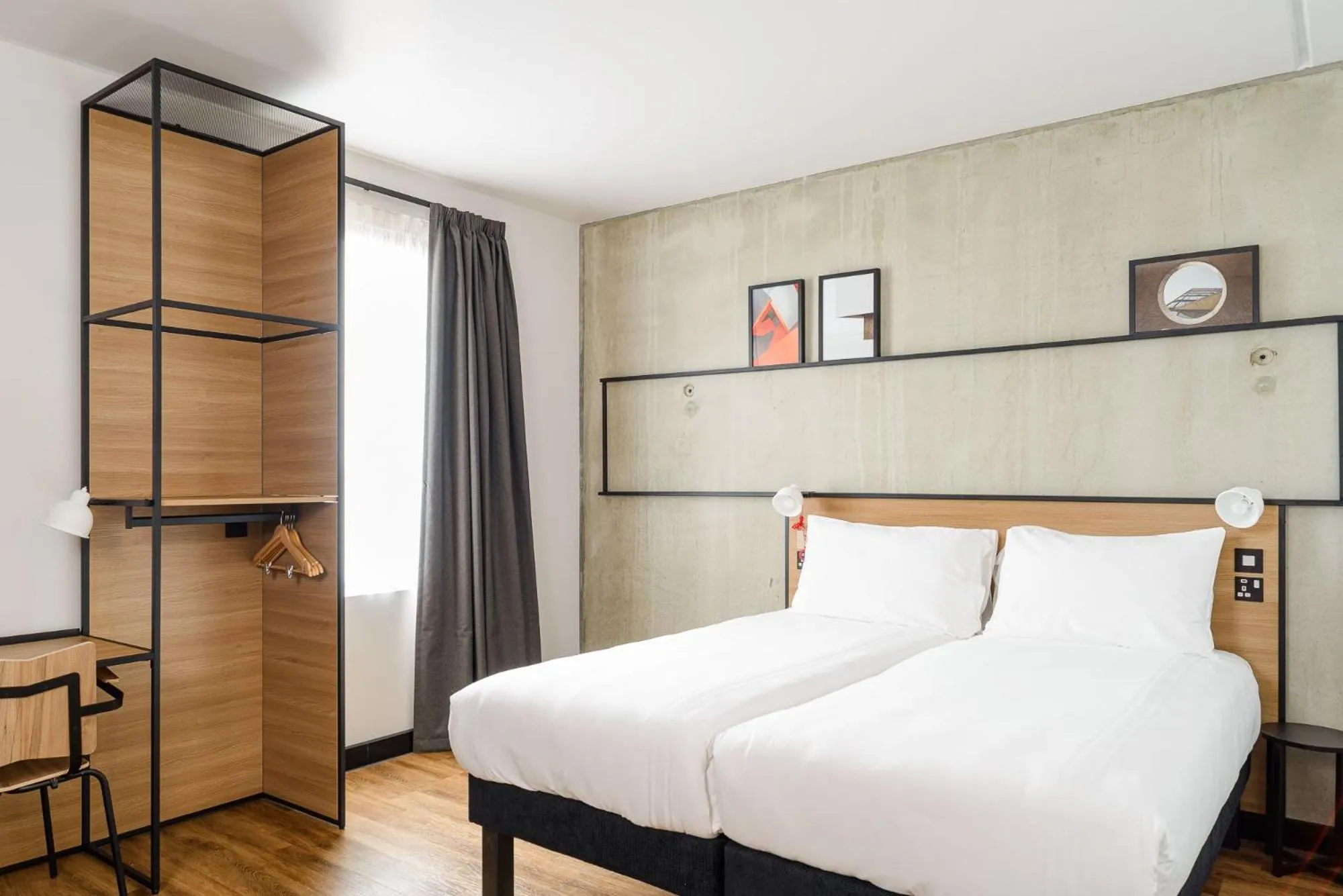 Photo of the whole room, Bed in ibis Bridgwater, M5 Jct23