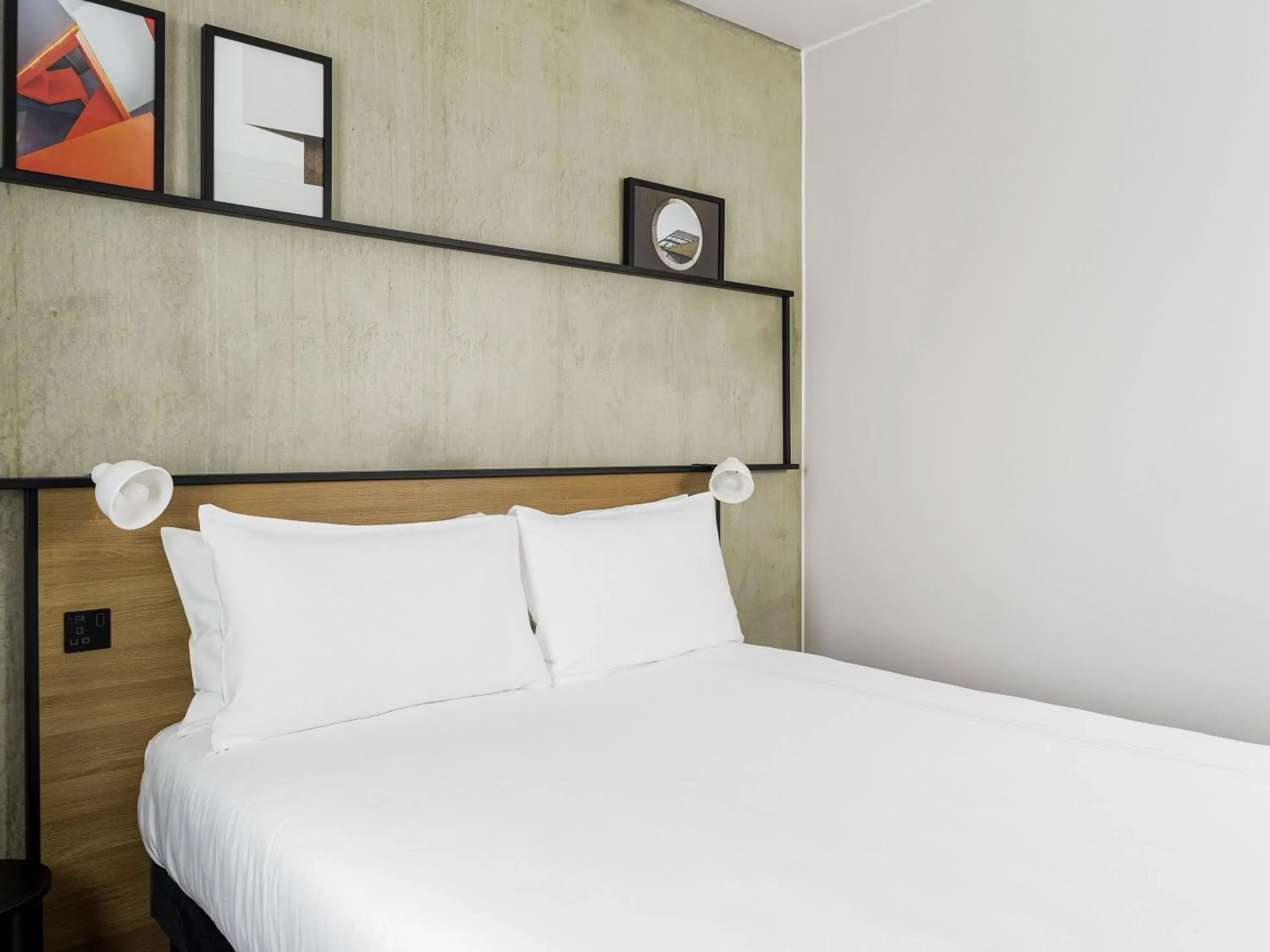 Bedroom, Bed in ibis Bridgwater, M5 Jct23 Bedroom, Bed in ibis Bridgwater, M5 Jct23