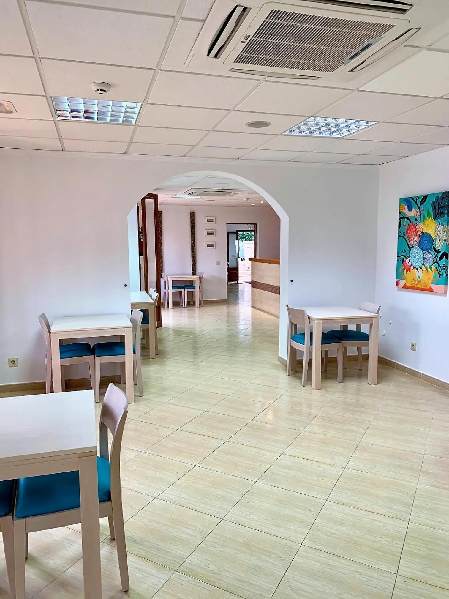 Restaurant/places to eat in Apartamentos Quijote Park