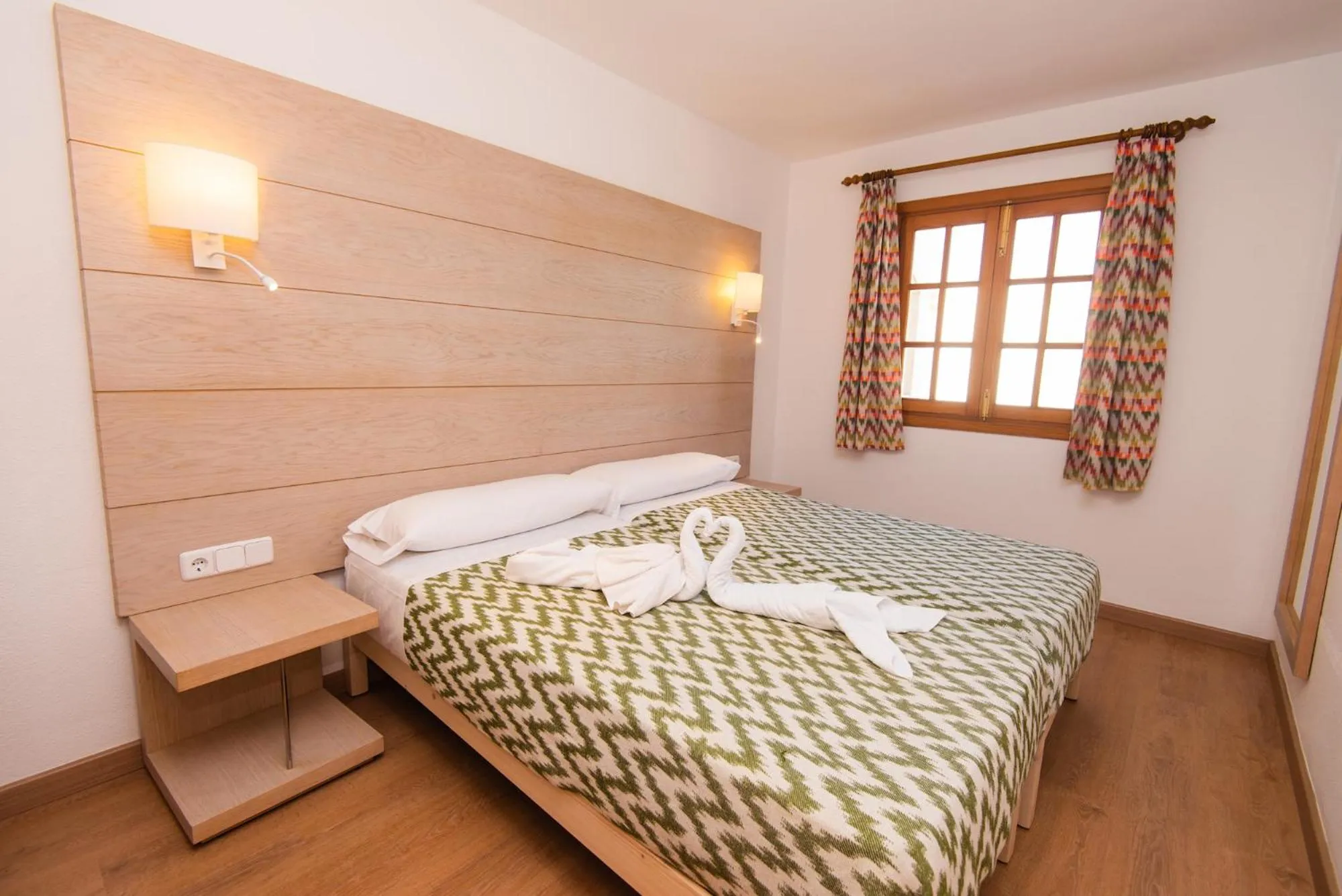 Photo of the whole room, Bed in Apartamentos Quijote Park