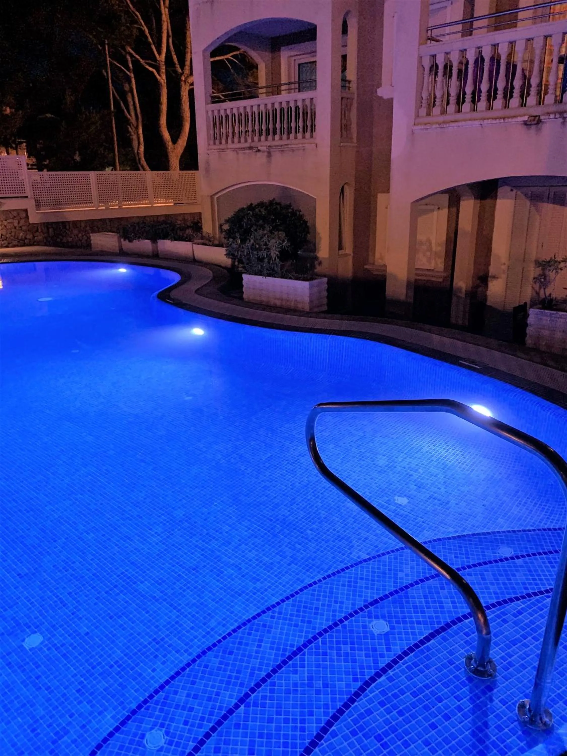 Swimming pool in Apartamentos Quijote Park