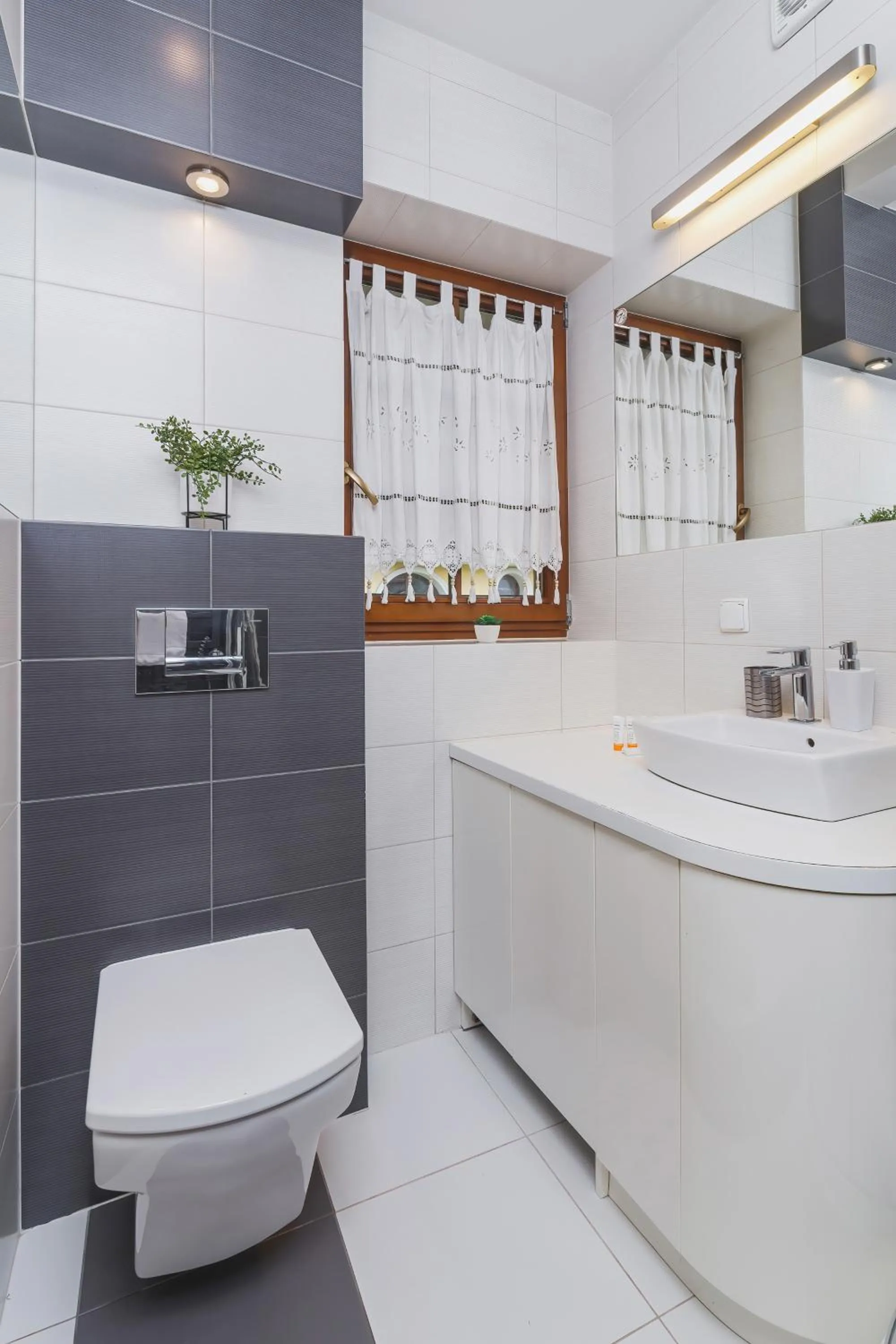 Bathroom in Apartament Neapol Rezydencja Sienkiewicza by Noclegi Renters