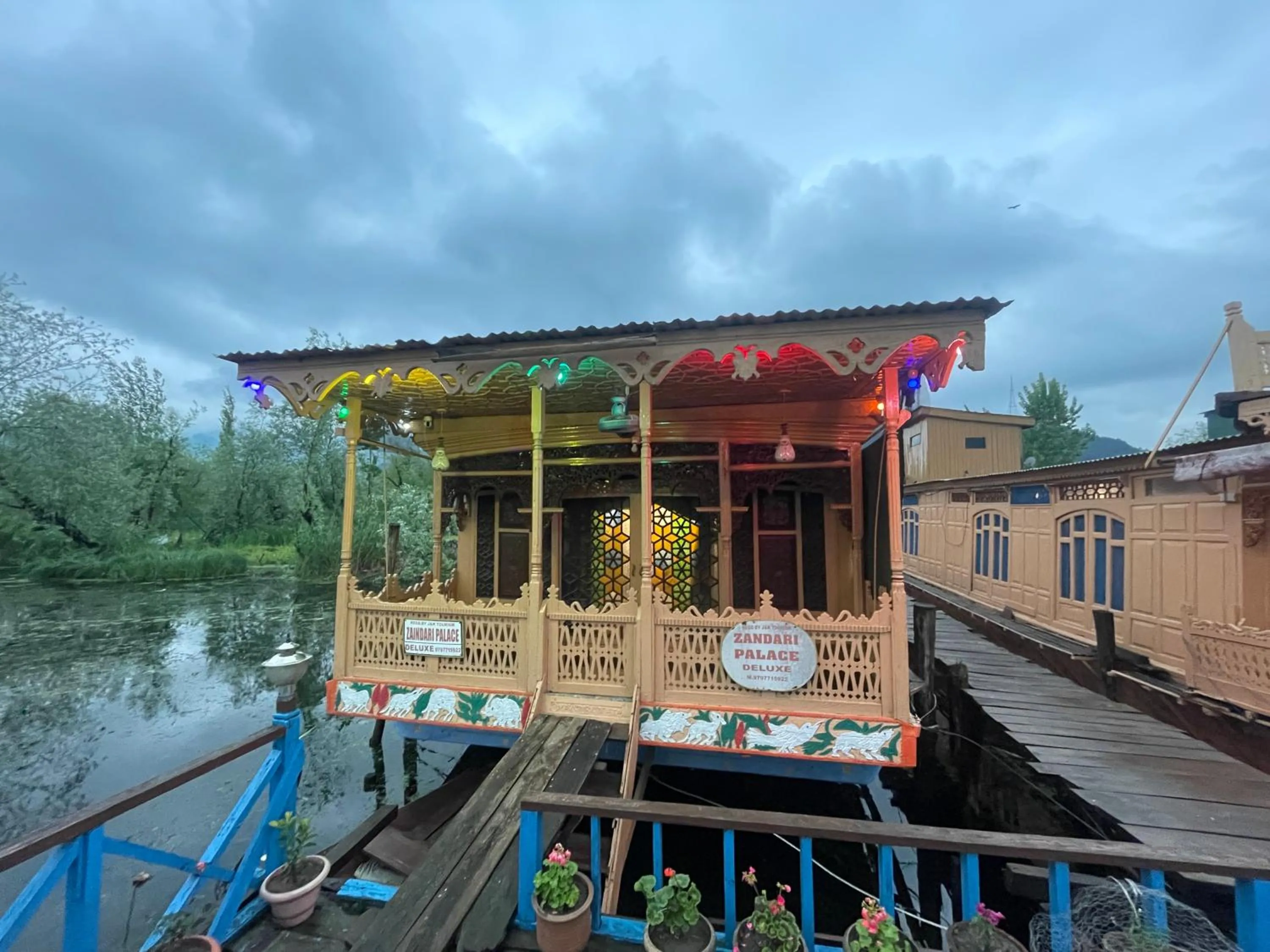 Houseboat Zaindari Palace Srinagar
