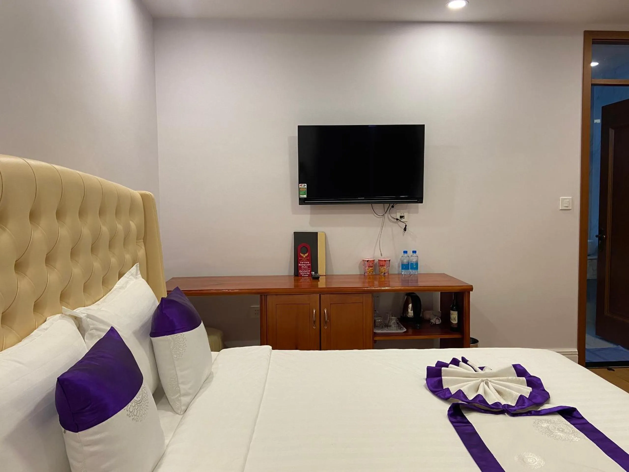 TV and multimedia, Bed in Peach Valley Hotel Dalat