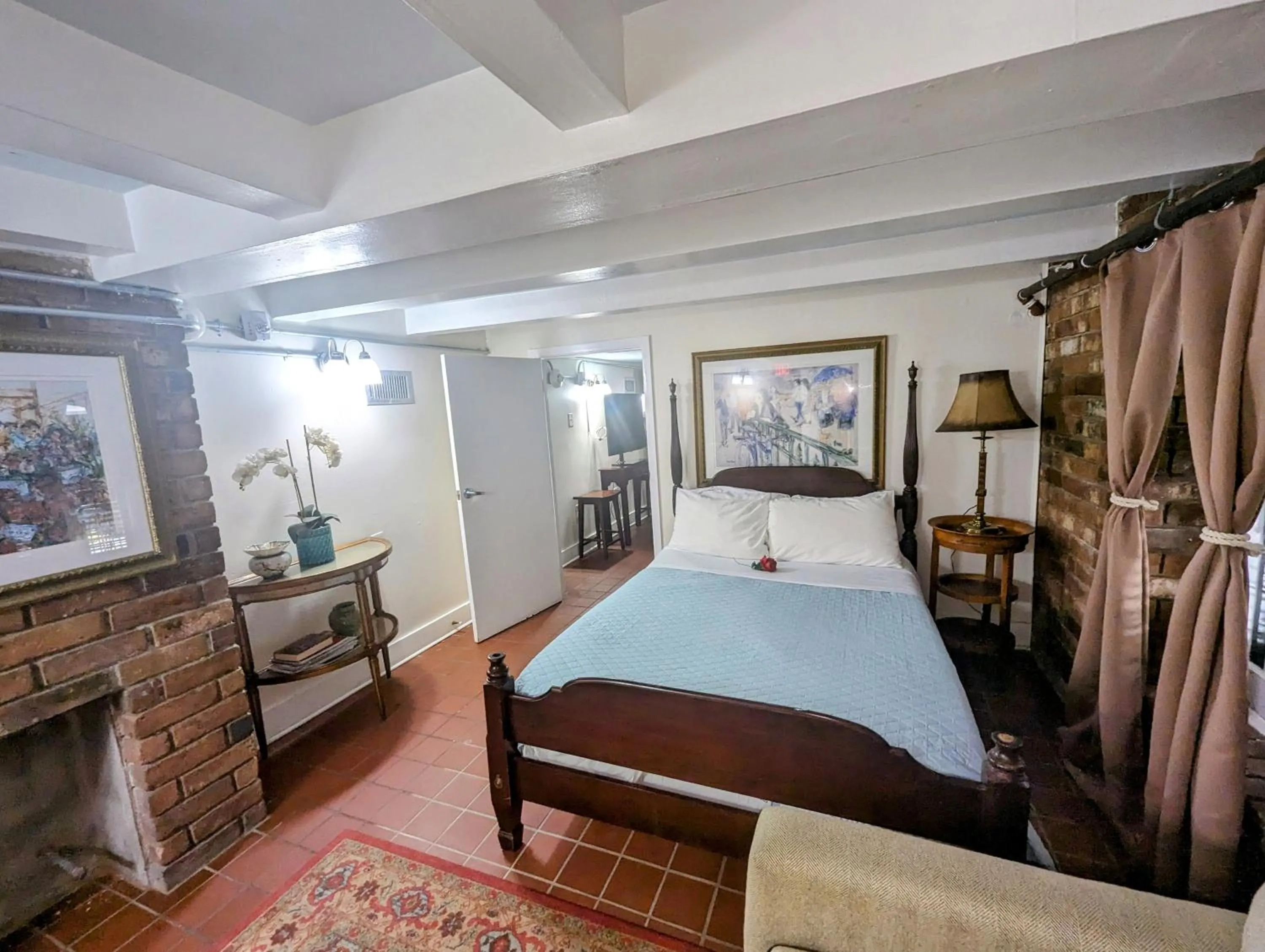 Bed in The Esplanade Guesthouse Mansion