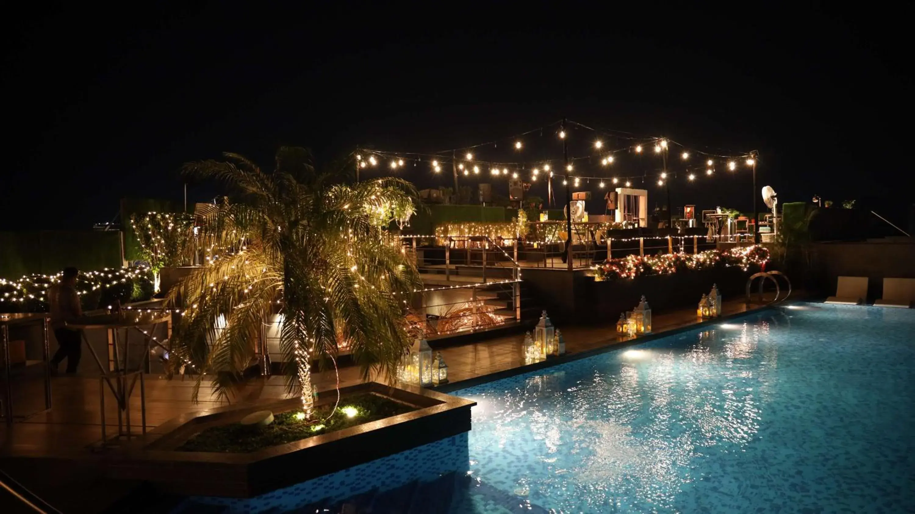 Pool view in Radisson Blu Mumbai International Airport Pool view in Radisson Blu Mumbai International Airport