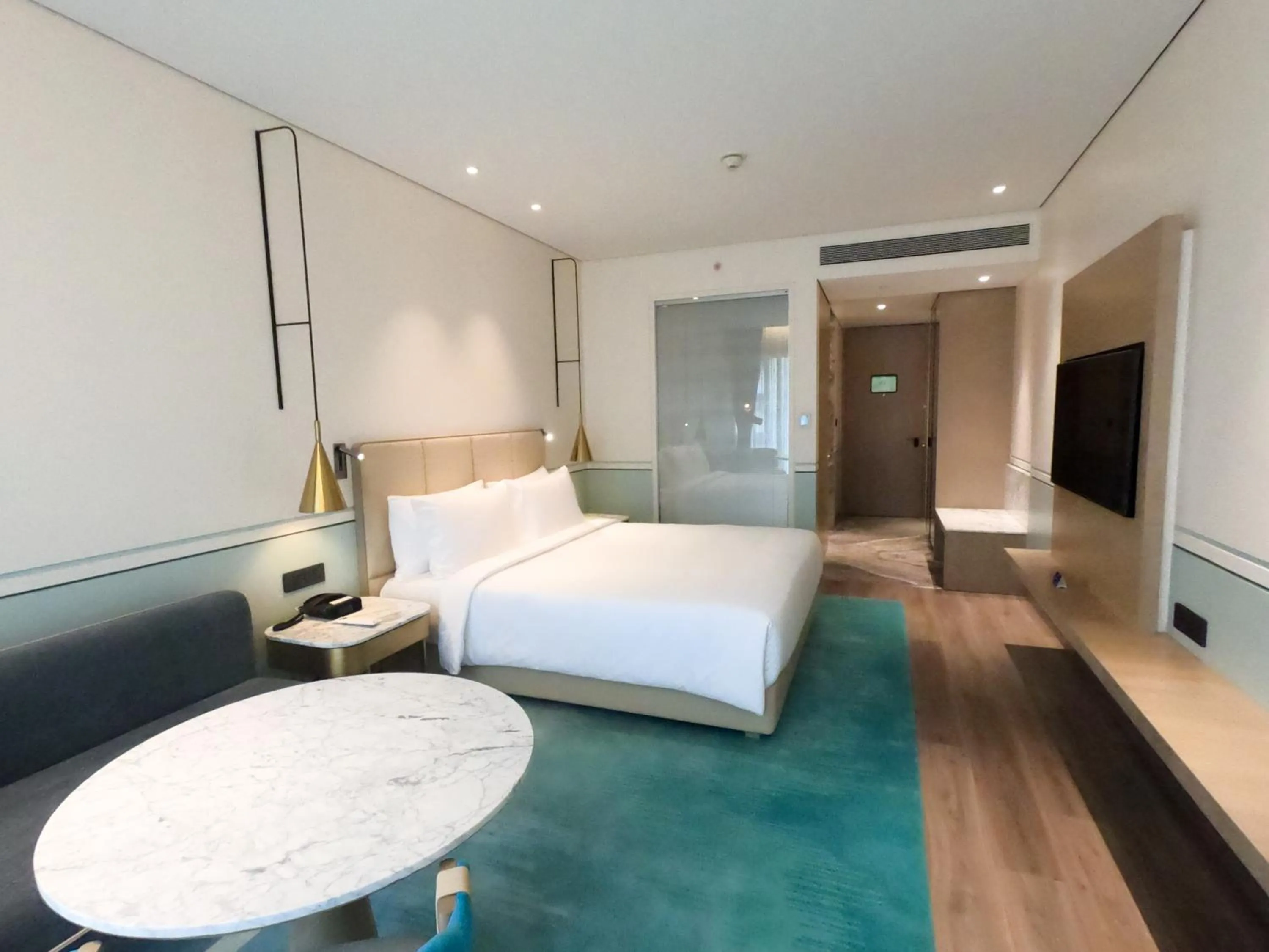 Photo of the whole room, Bed in Radisson Blu Mumbai International Airport