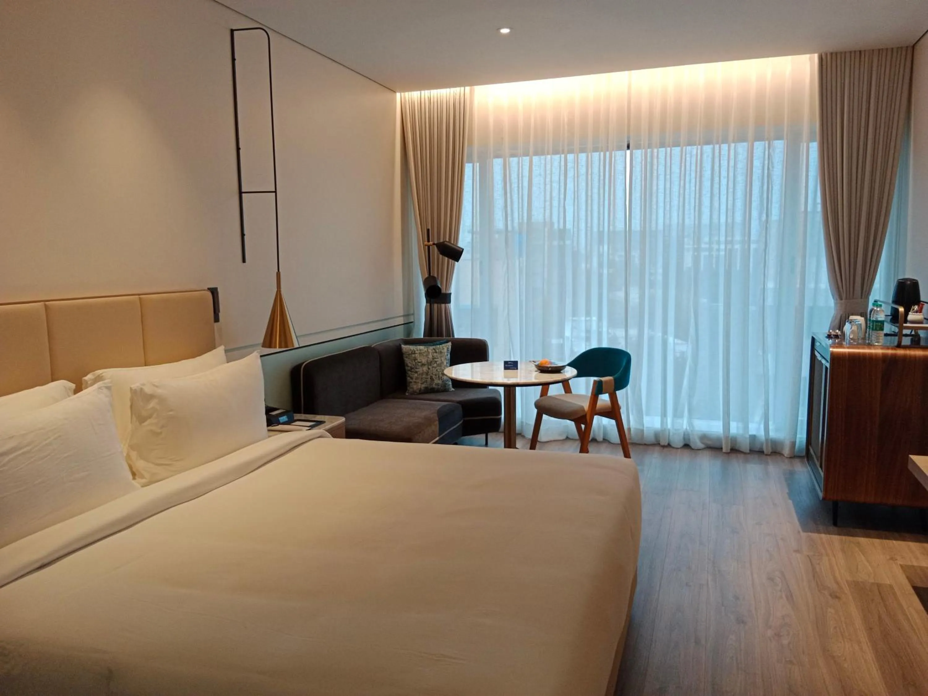 City view, Bed in Radisson Blu Mumbai International Airport