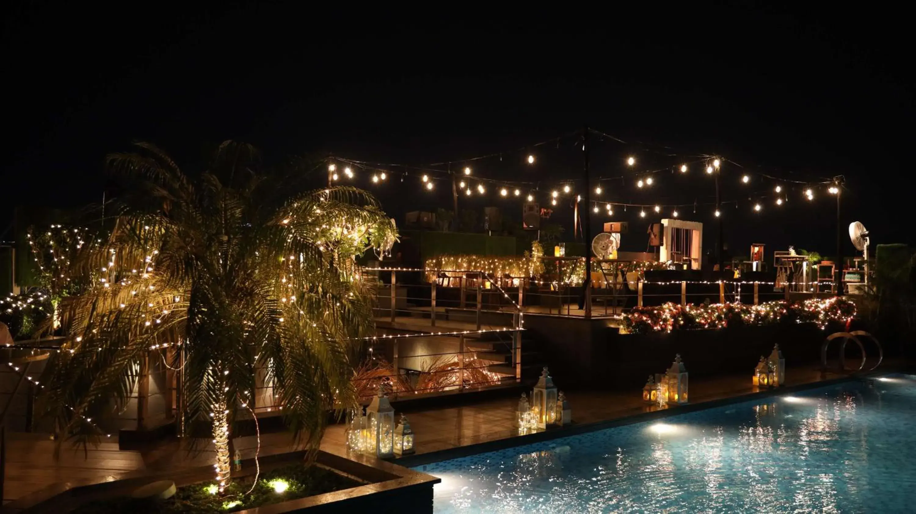 Pool view in Radisson Blu Mumbai International Airport Pool view in Radisson Blu Mumbai International Airport