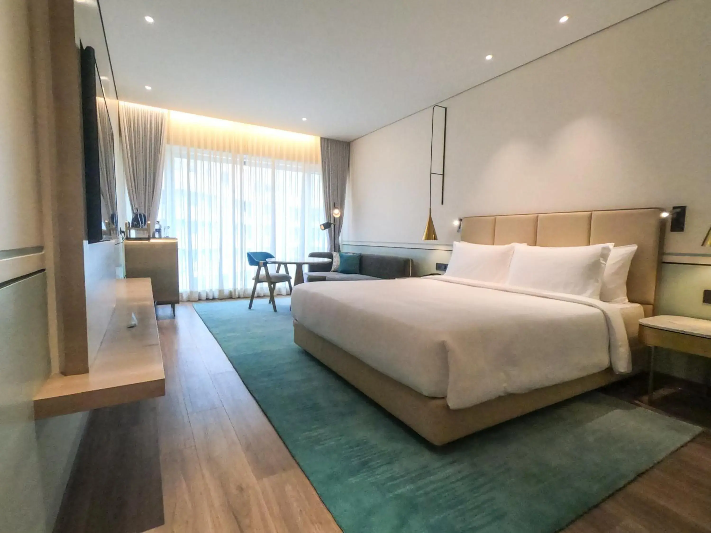 Photo of the whole room, Bed in Radisson Blu Mumbai International Airport Photo of the whole room, Bed in Radisson Blu Mumbai International Airport