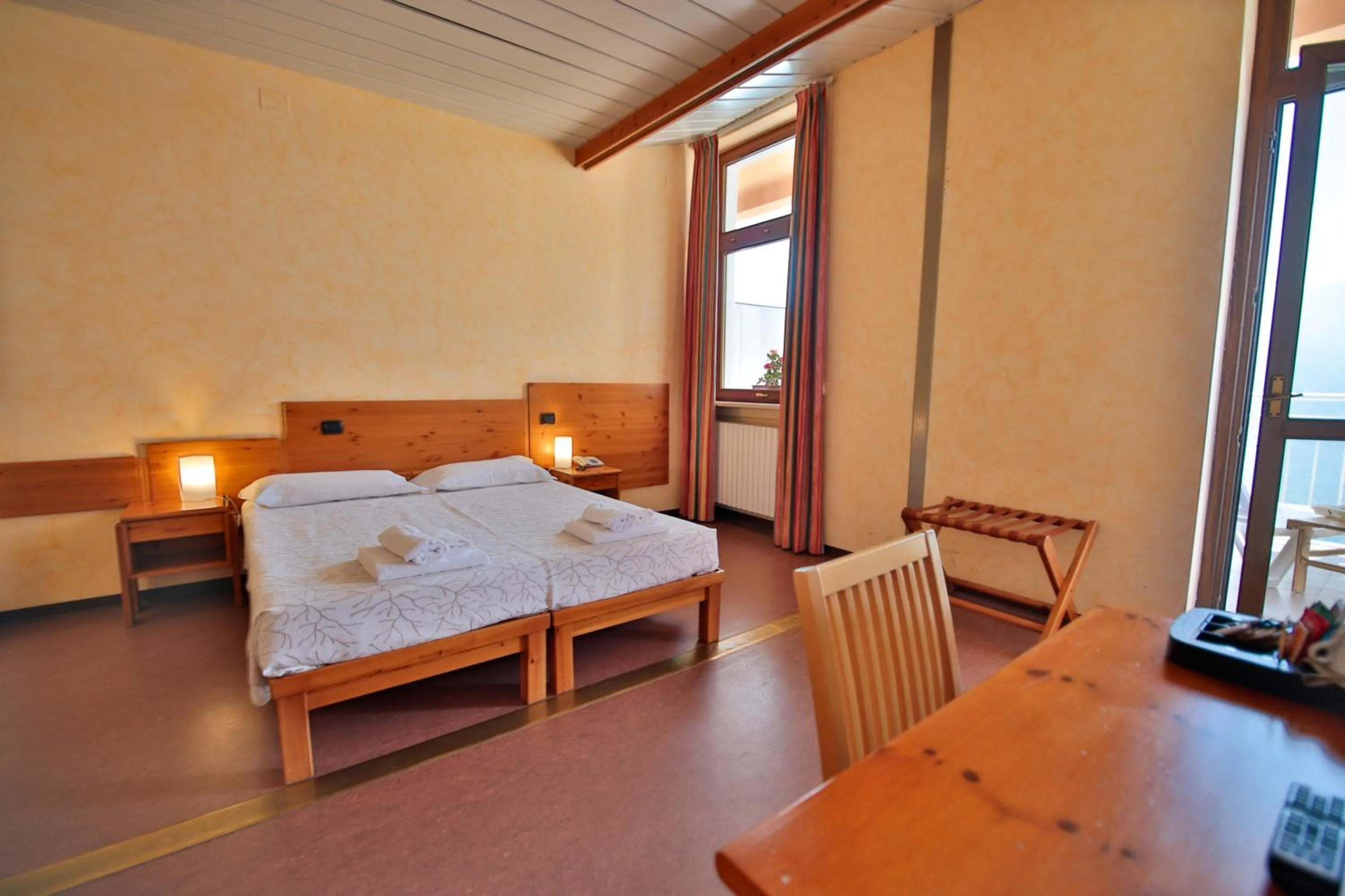 Bed in Pràcatinat Hotel & Restaurant