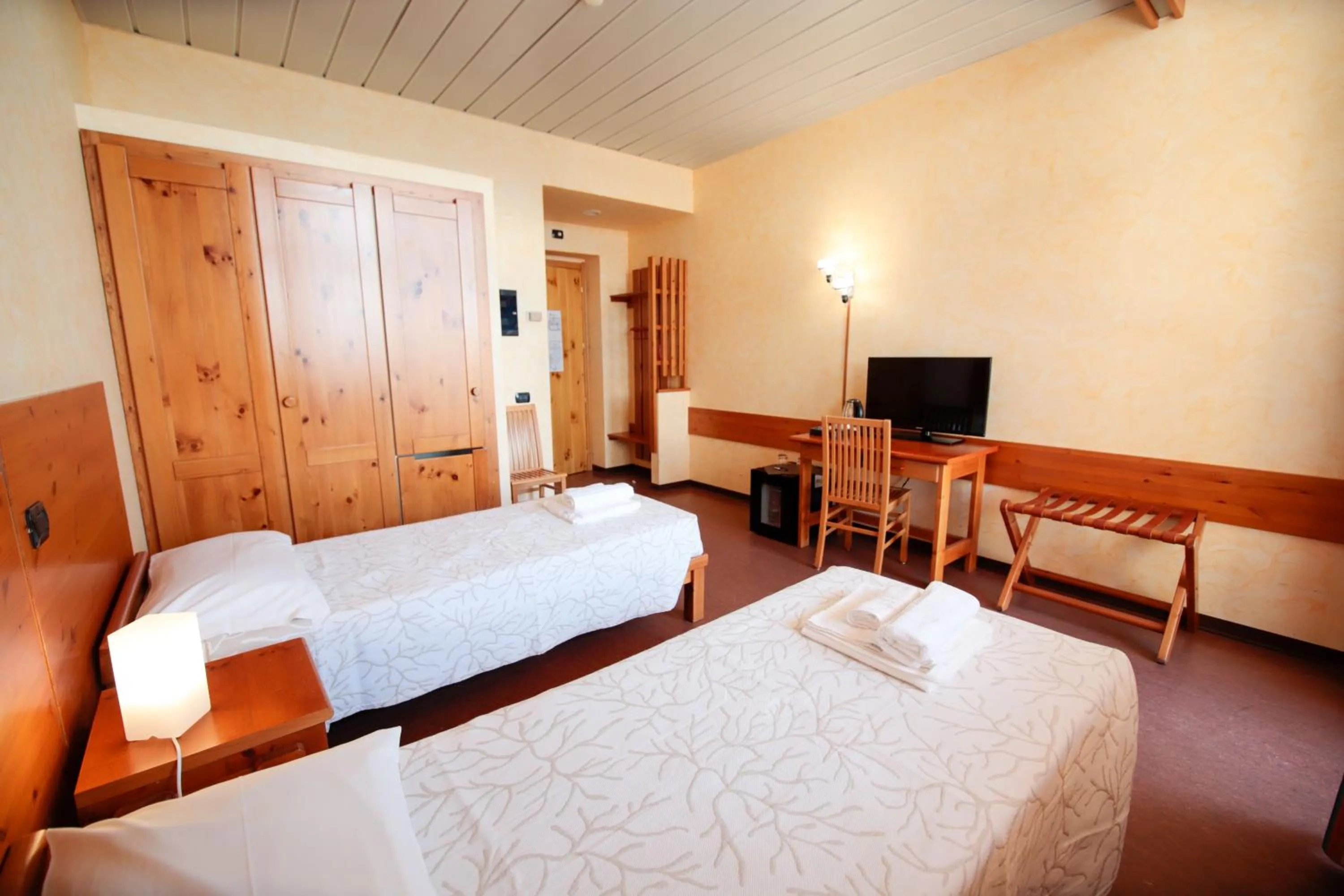 Bed in Pràcatinat Hotel & Restaurant