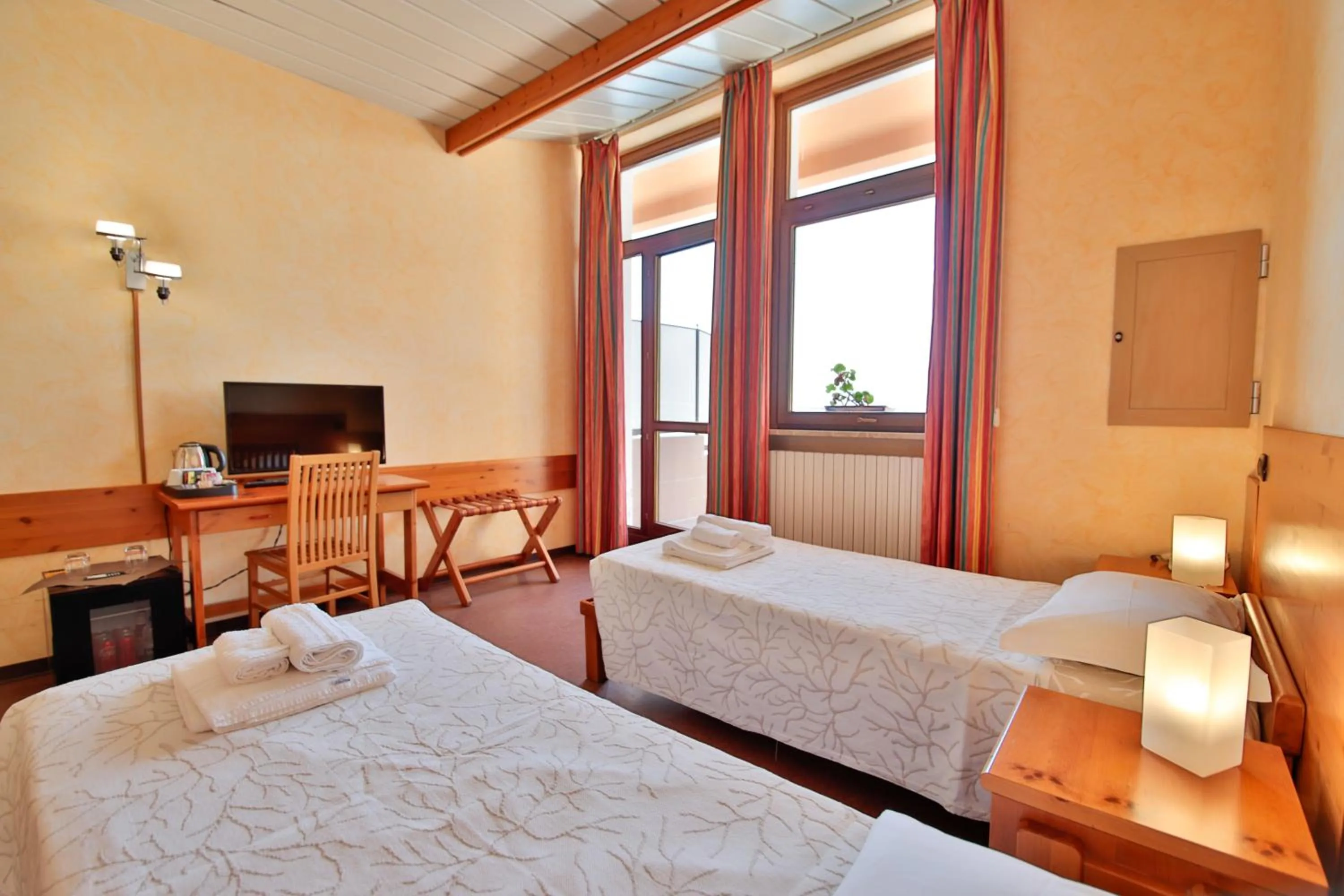 Bed in Pràcatinat Hotel & Restaurant