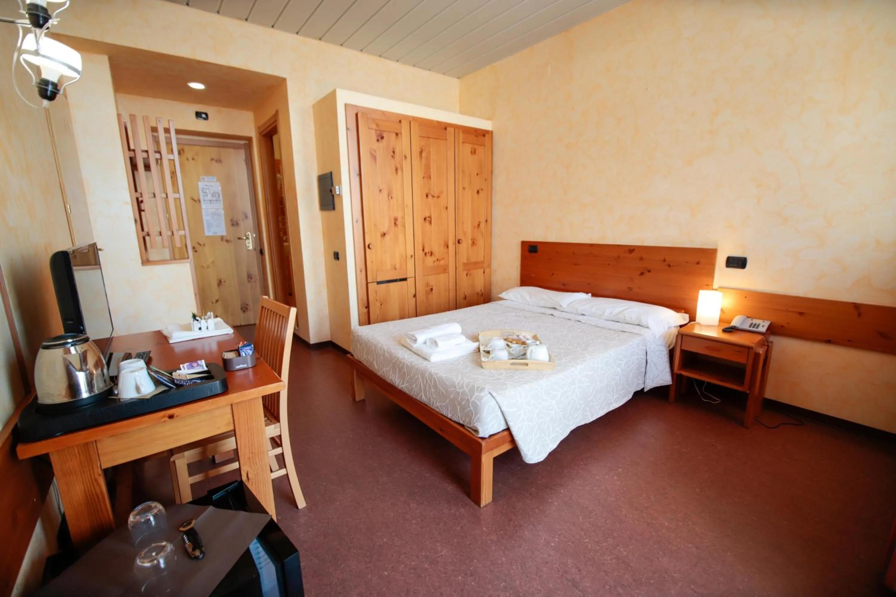 Bed in Pràcatinat Hotel & Restaurant