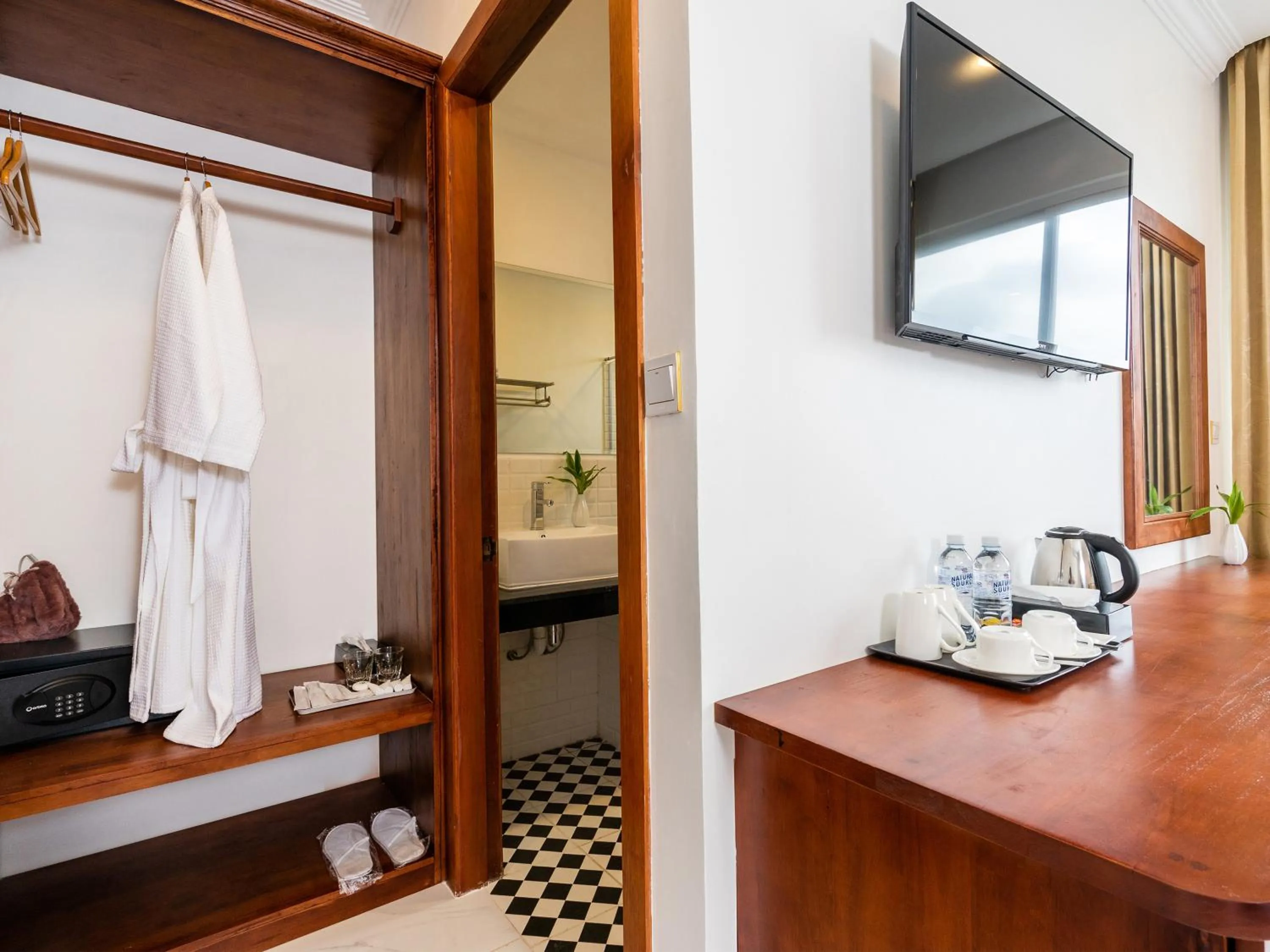 TV and multimedia, Bed in Le Kree Downtown Hotel