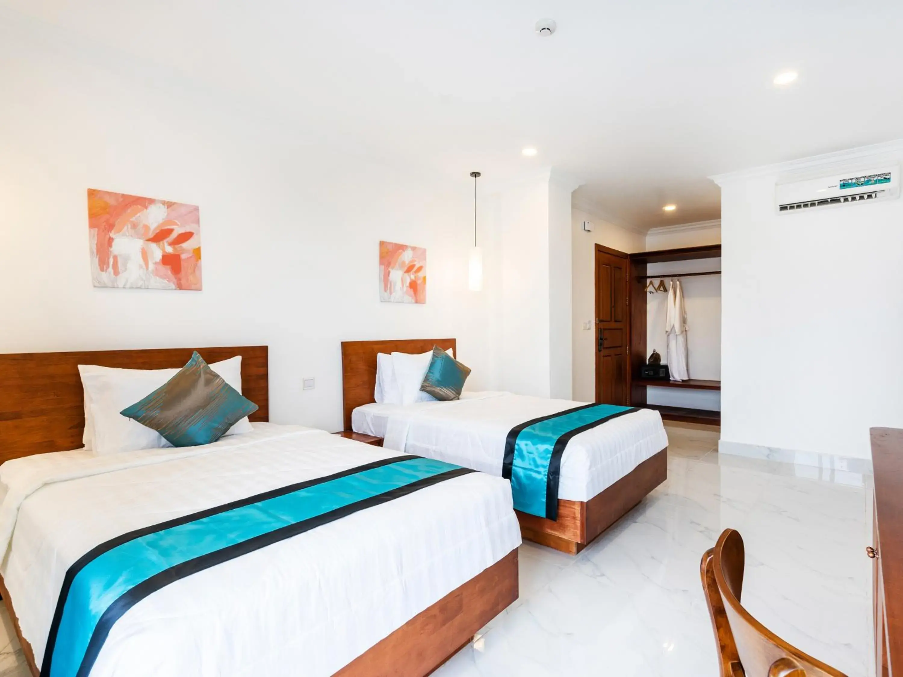 Deluxe Twin with Balcony in Le Kree Downtown Hotel Deluxe Twin with Balcony in Le Kree Downtown Hotel