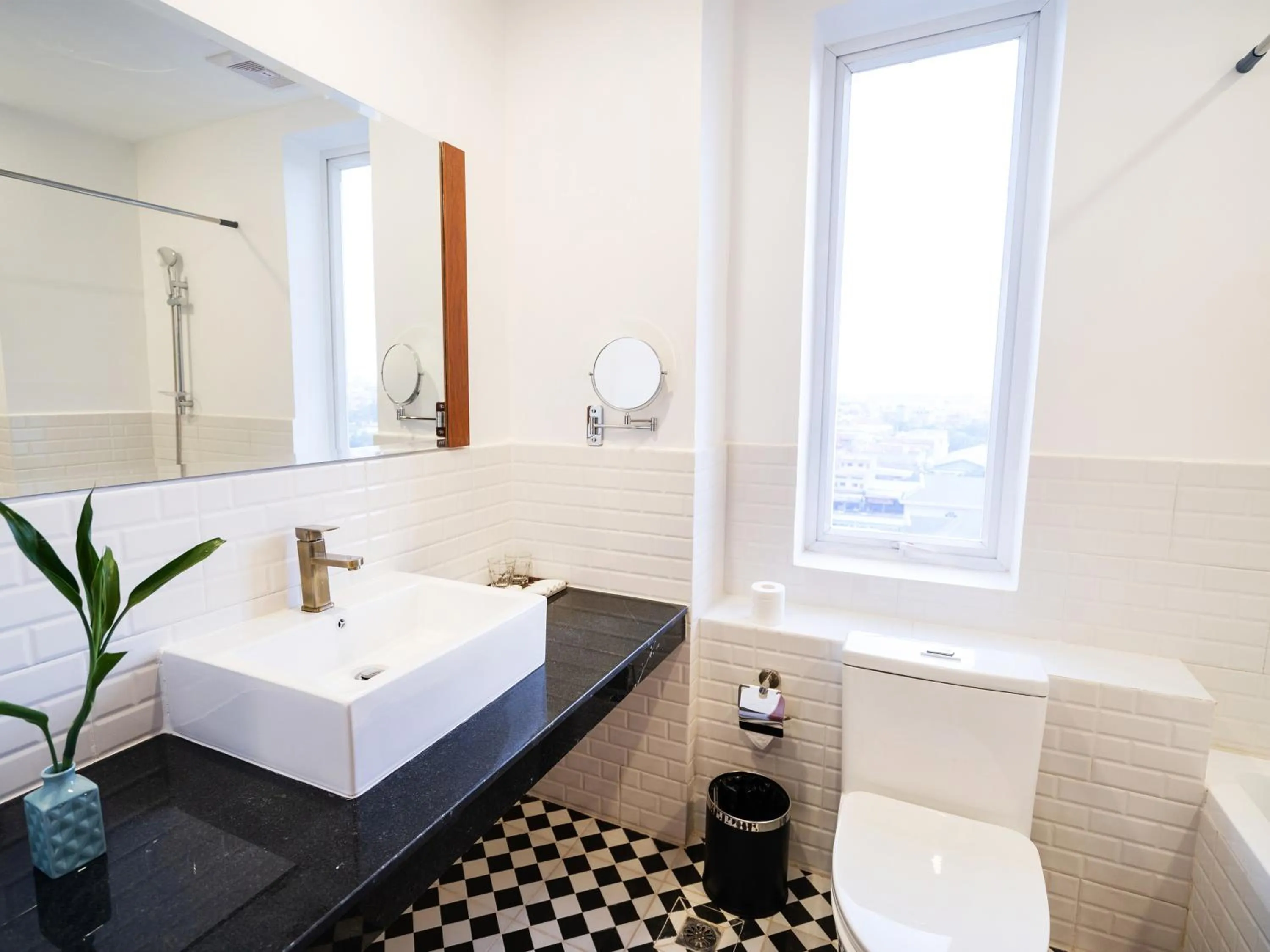 Toilet, Bed in Le Kree Downtown Hotel