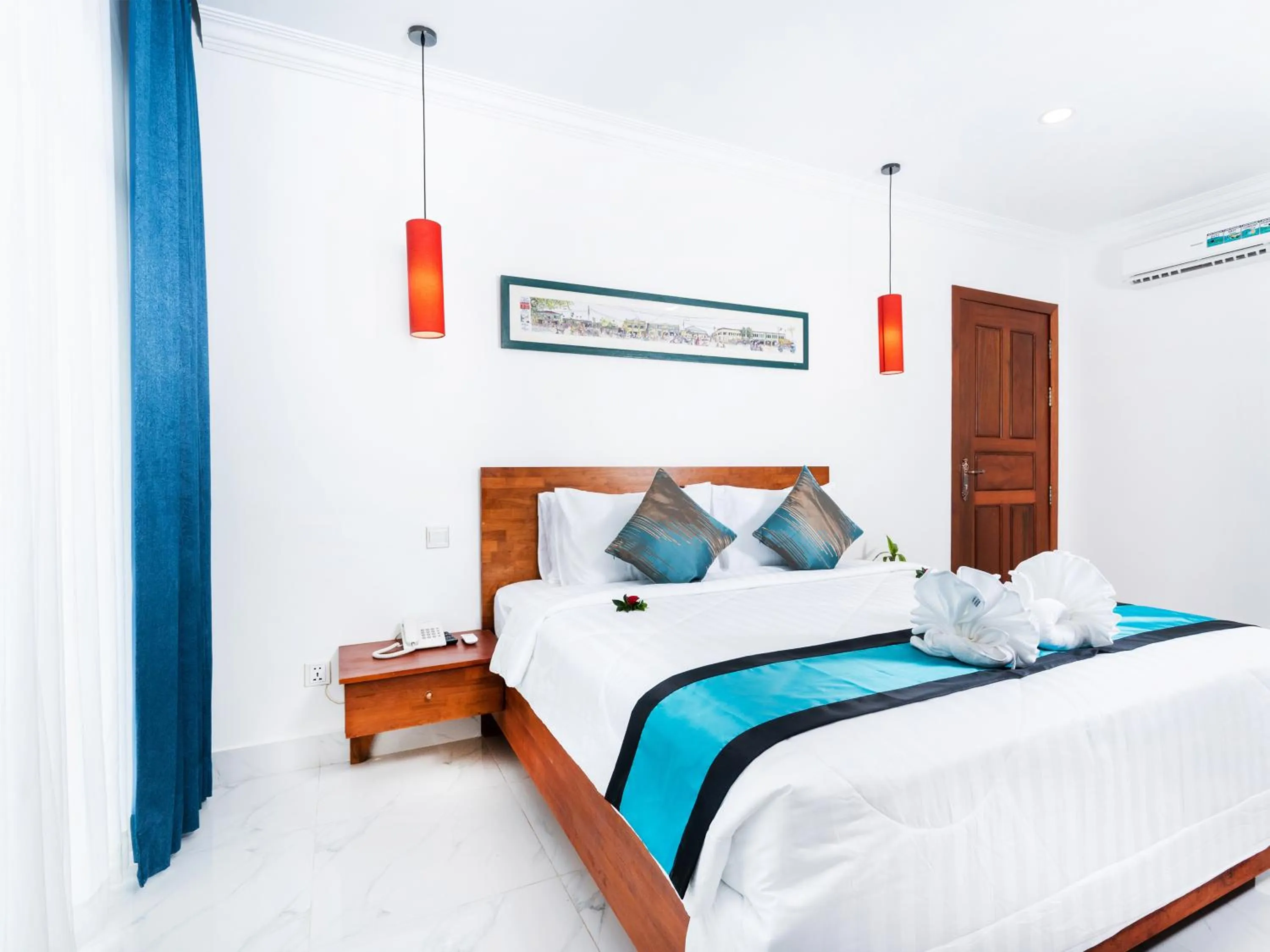 Photo of the whole room, Bed in Le Kree Downtown Hotel