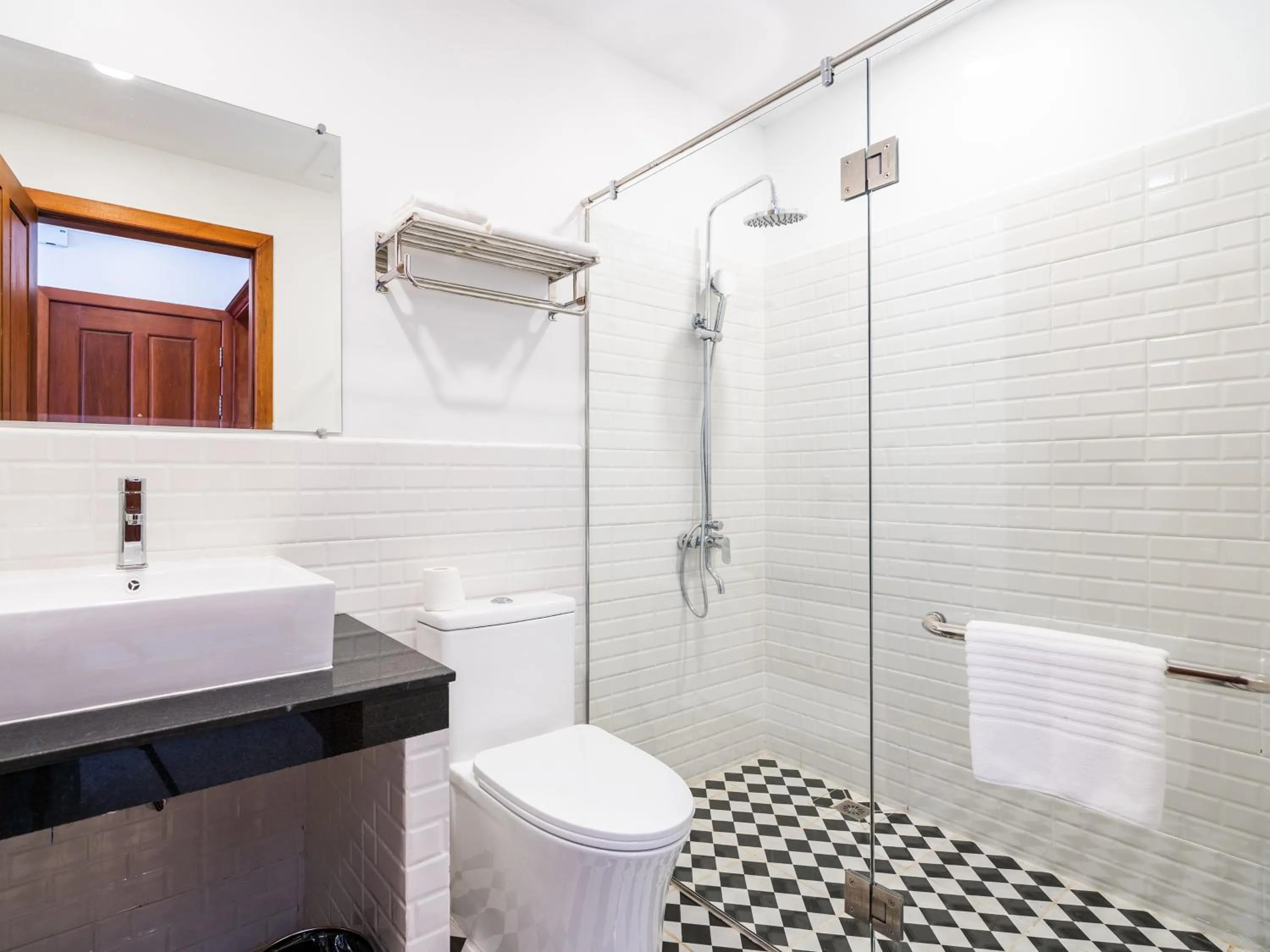 Shower in Le Kree Downtown Hotel