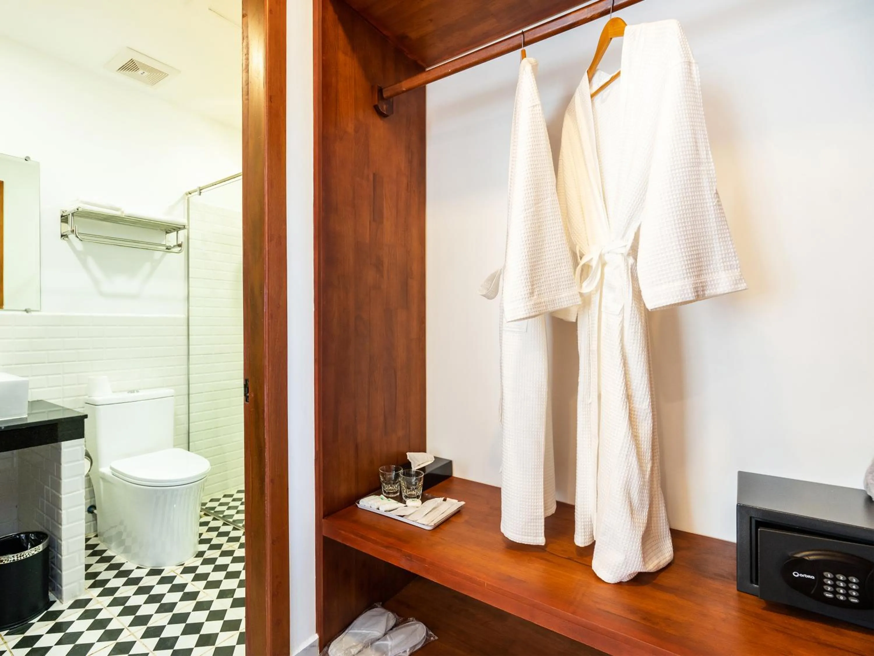 Toilet in Le Kree Downtown Hotel