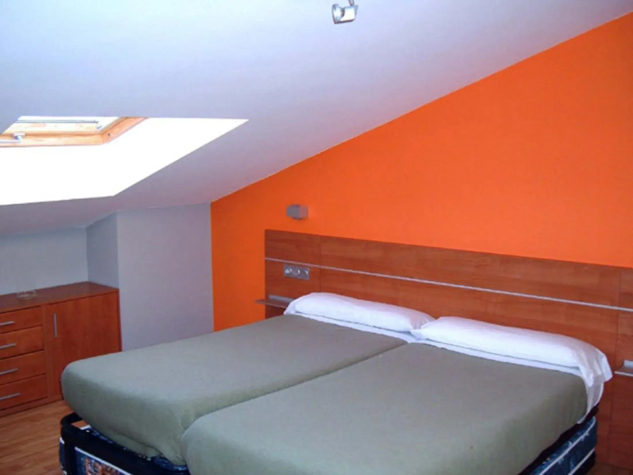 Twin Room with Private Bathroom - single occupancy in Pardiola Baserria Twin Room with Private Bathroom - single occupancy in Pardiola Baserria