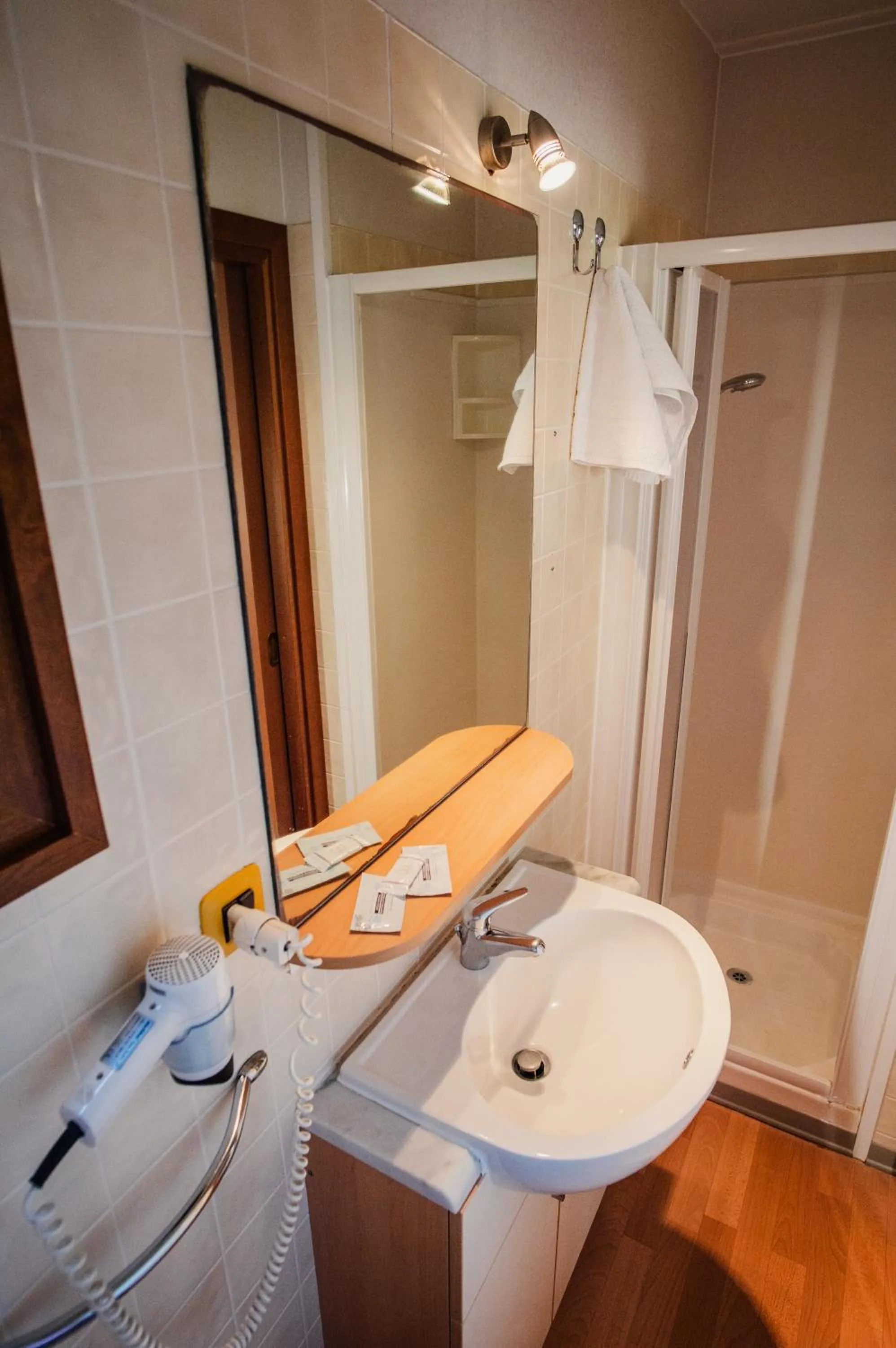Shower in Camping & Village Rais Gerbi