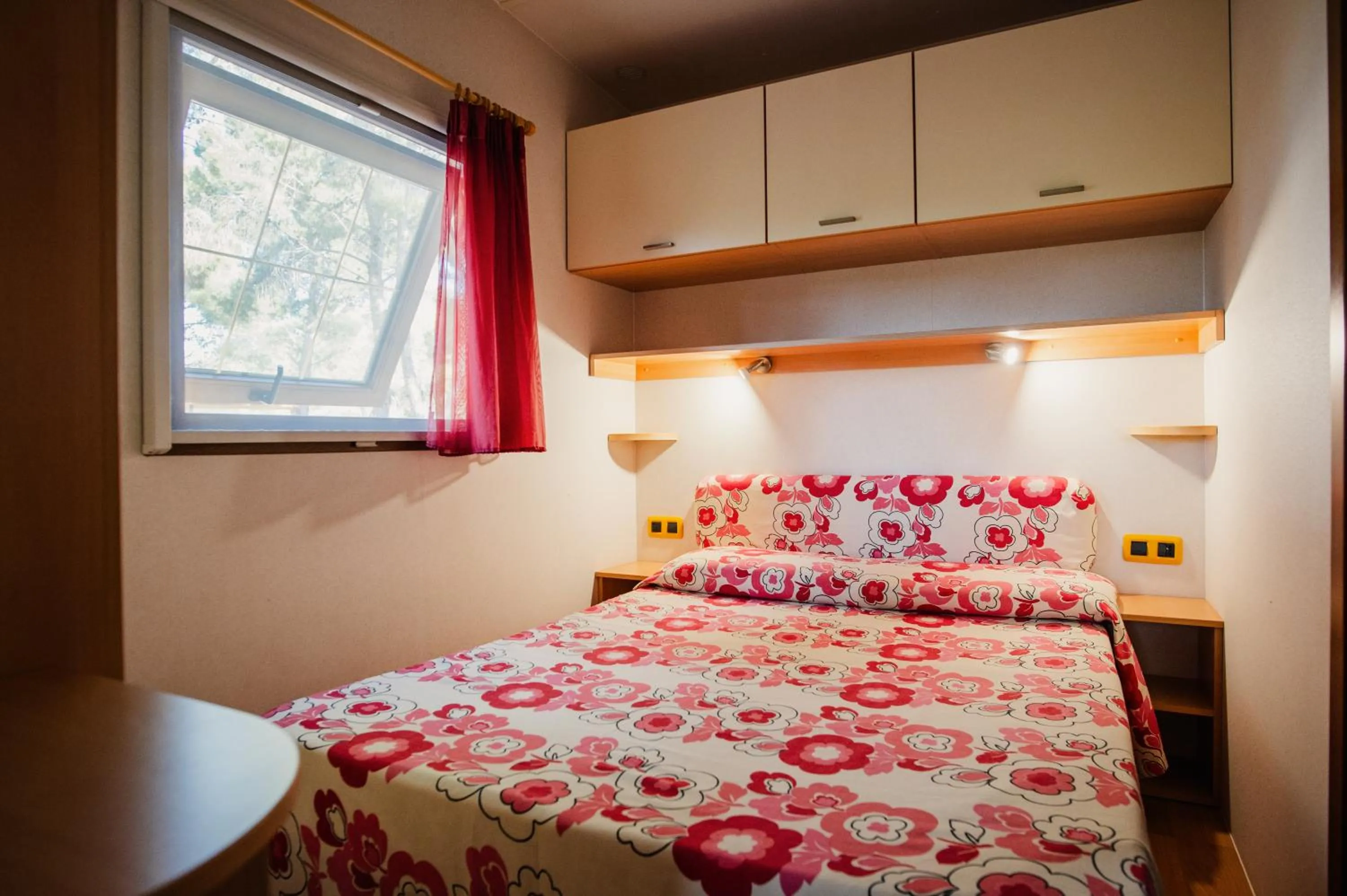 Bed in Camping & Village Rais Gerbi