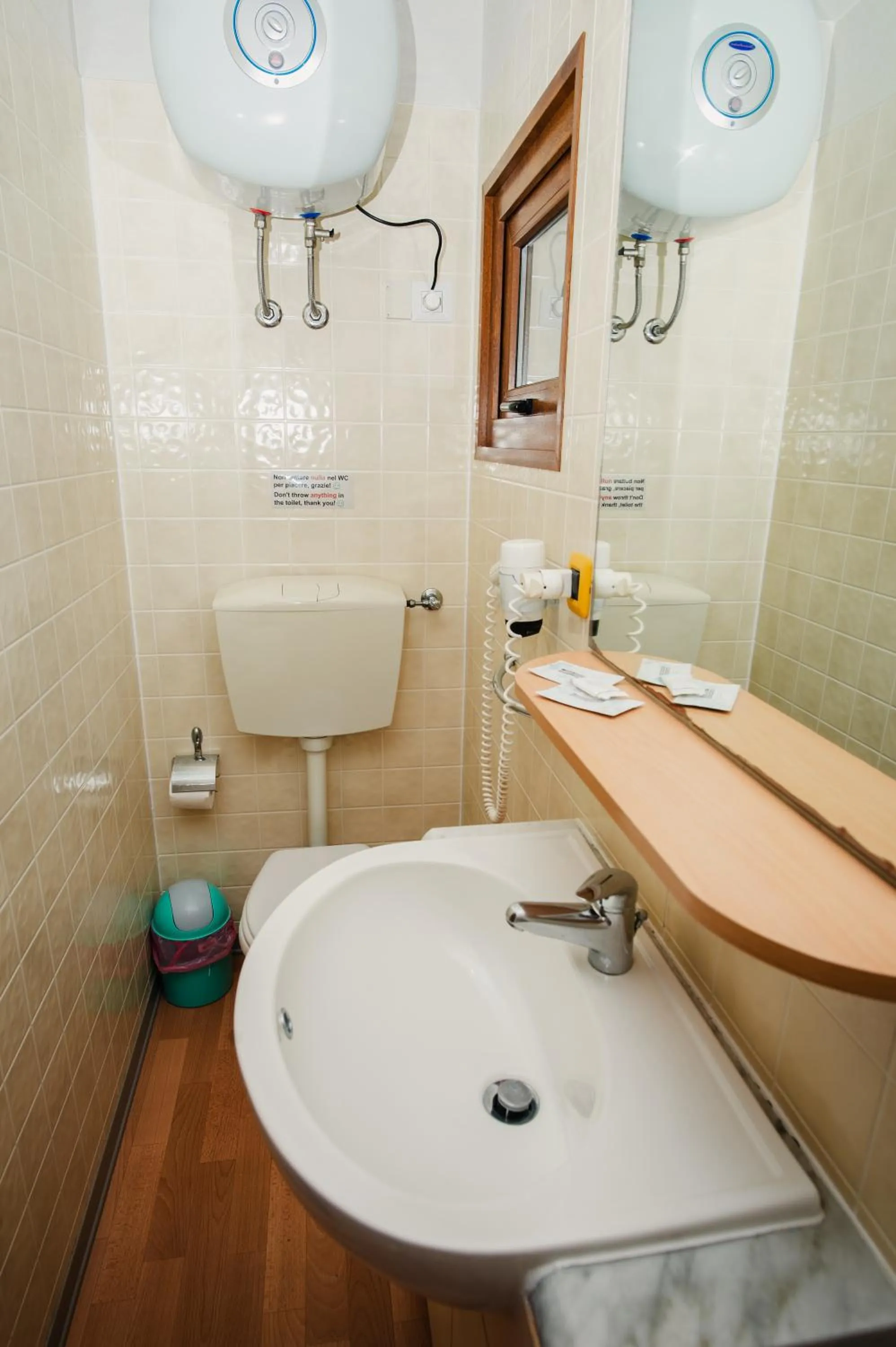 Toilet in Camping & Village Rais Gerbi
