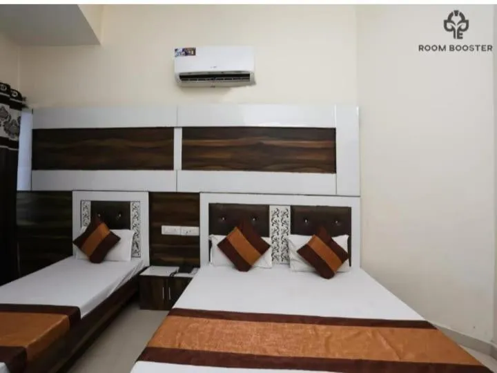 Bed in Hotel Sehmi's Best Rest Inn