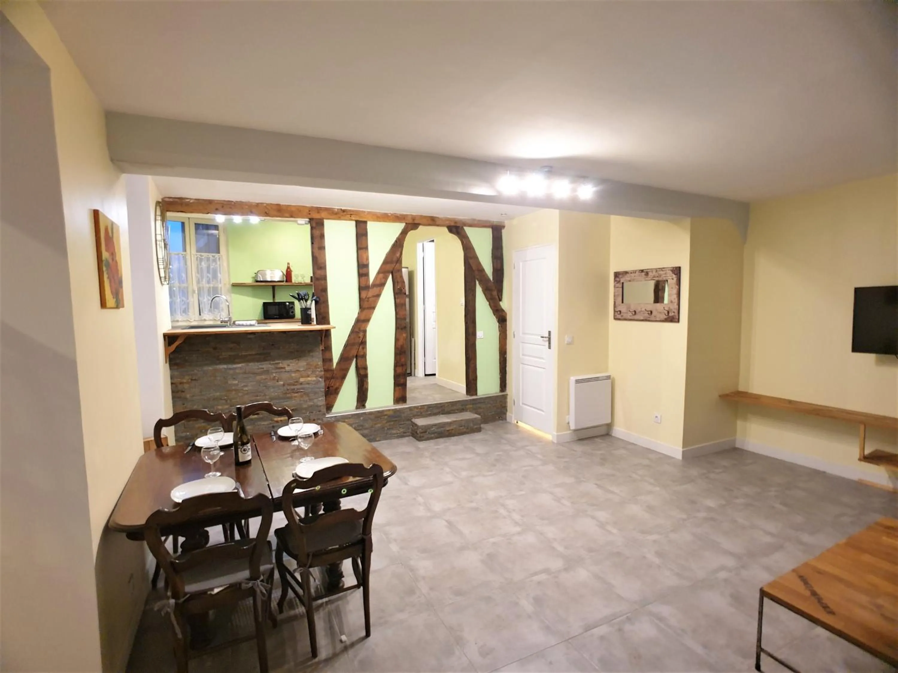 Dining area in La graineterie89