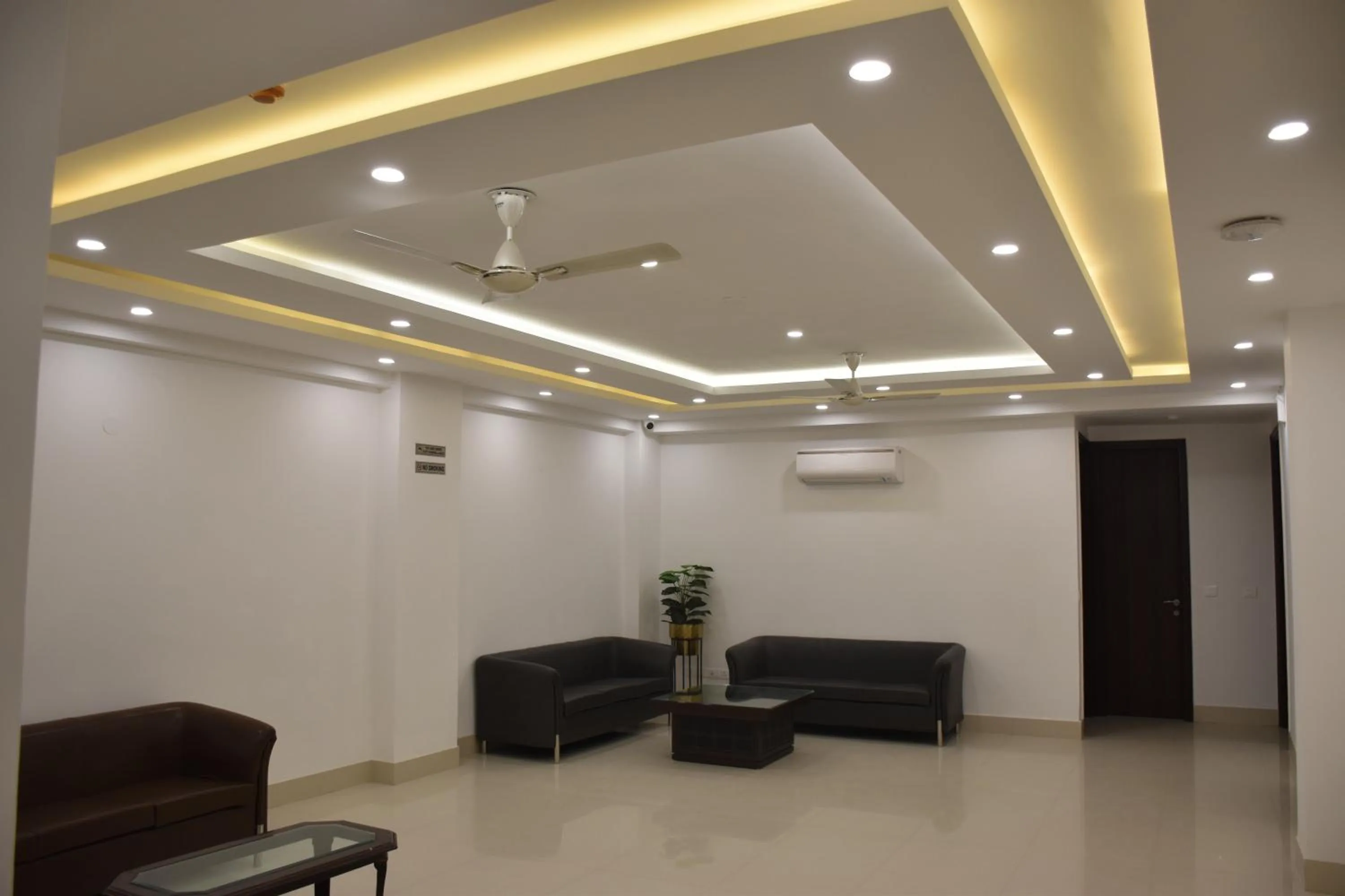 Lounge or bar in Lemon Green Residency - Hotel and Serviced Apartments