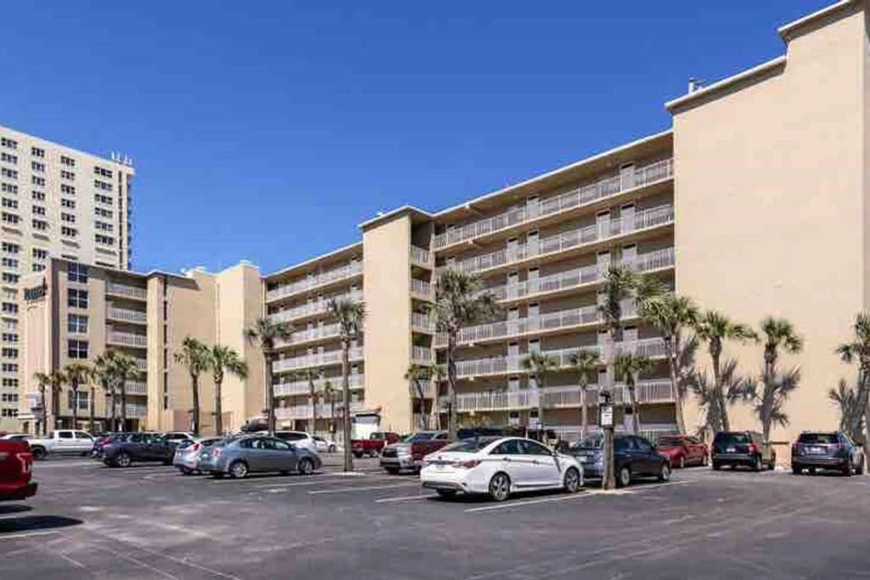 Facade/entrance in Pirates Cove Resort Studios!