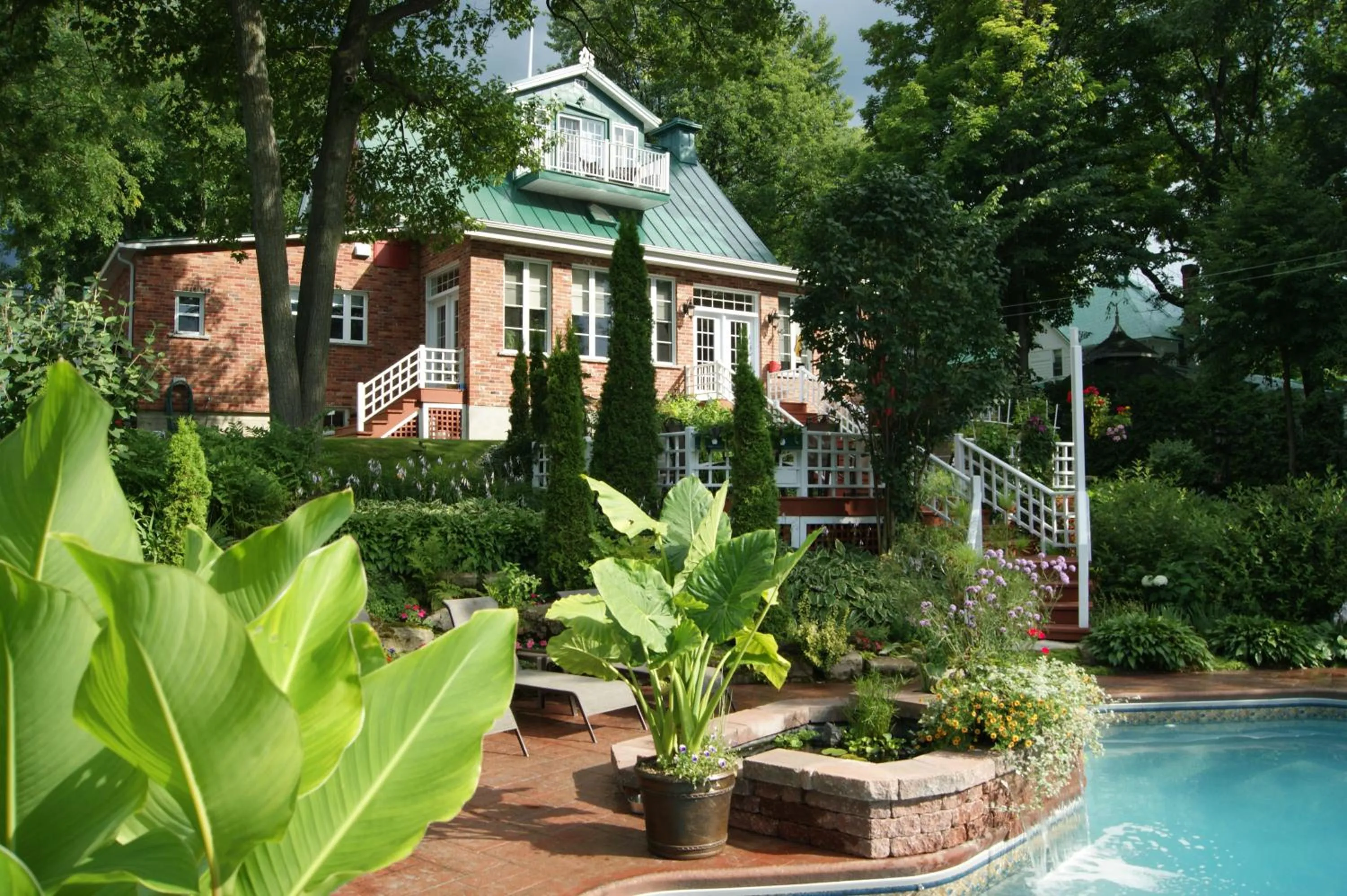 Garden view in La Belle aux Berges