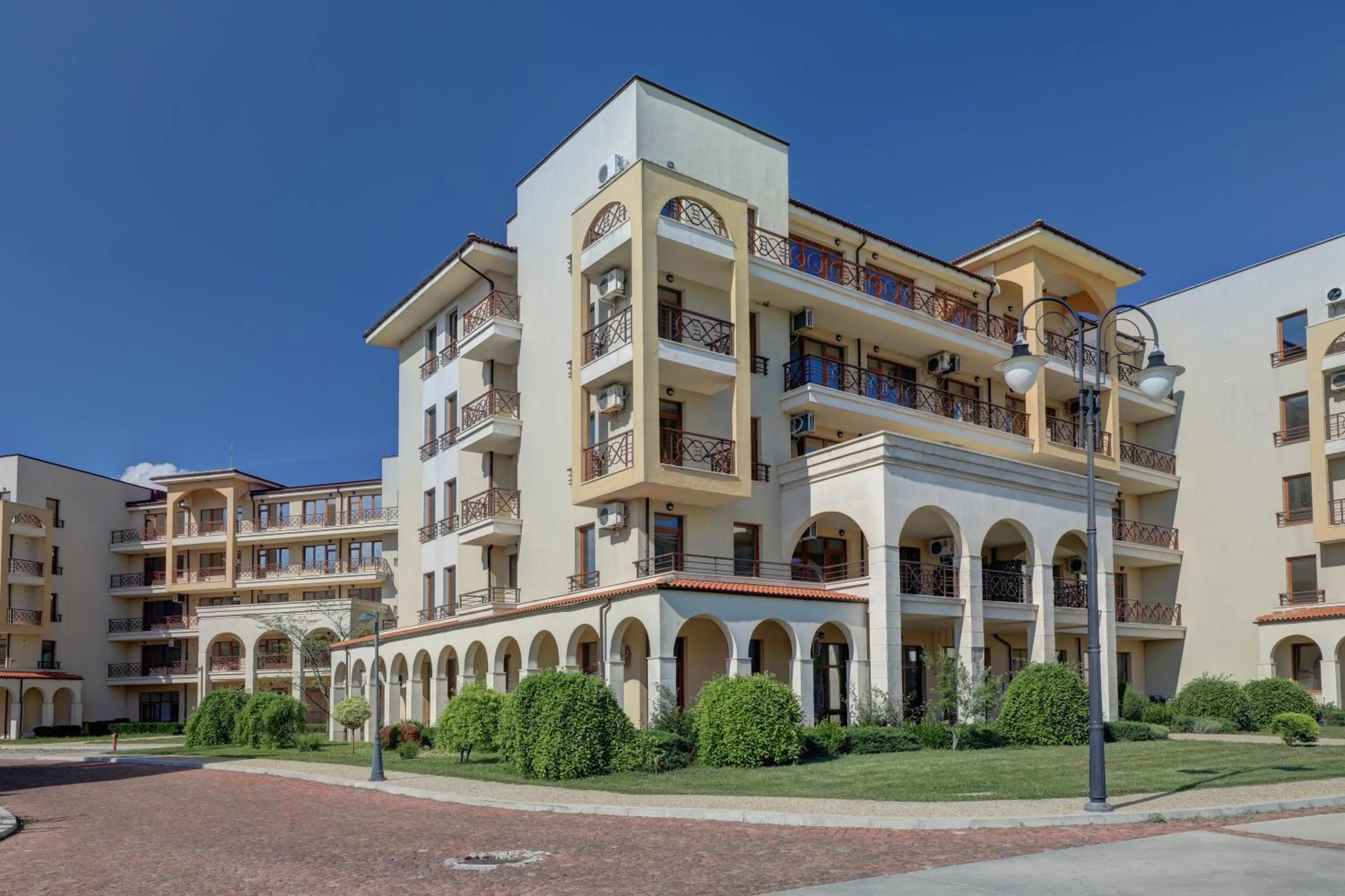Apartments at Lighthouse Golf by Parnas Estate