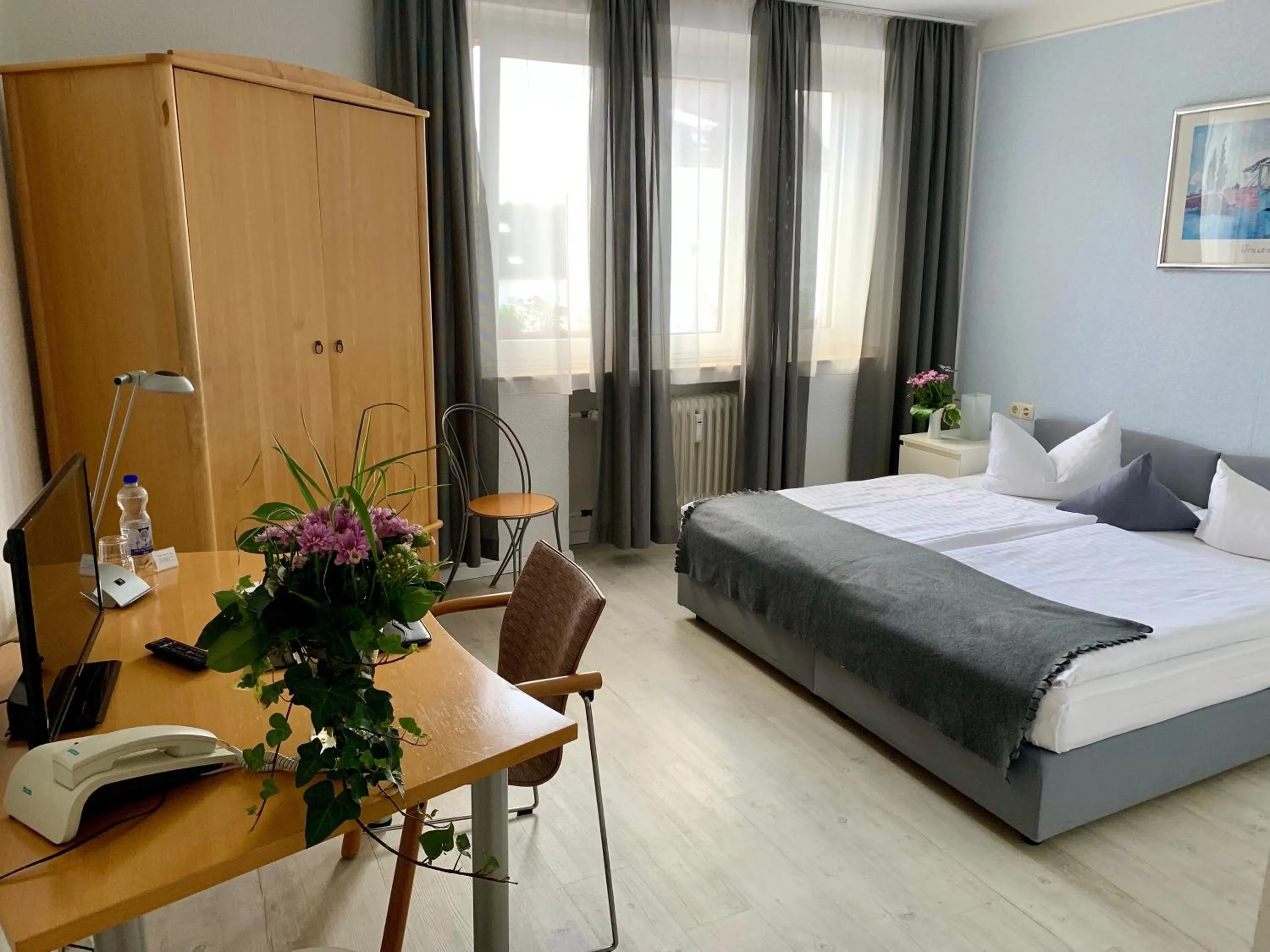 Photo of the whole room, Bed in Art Hotel Köln