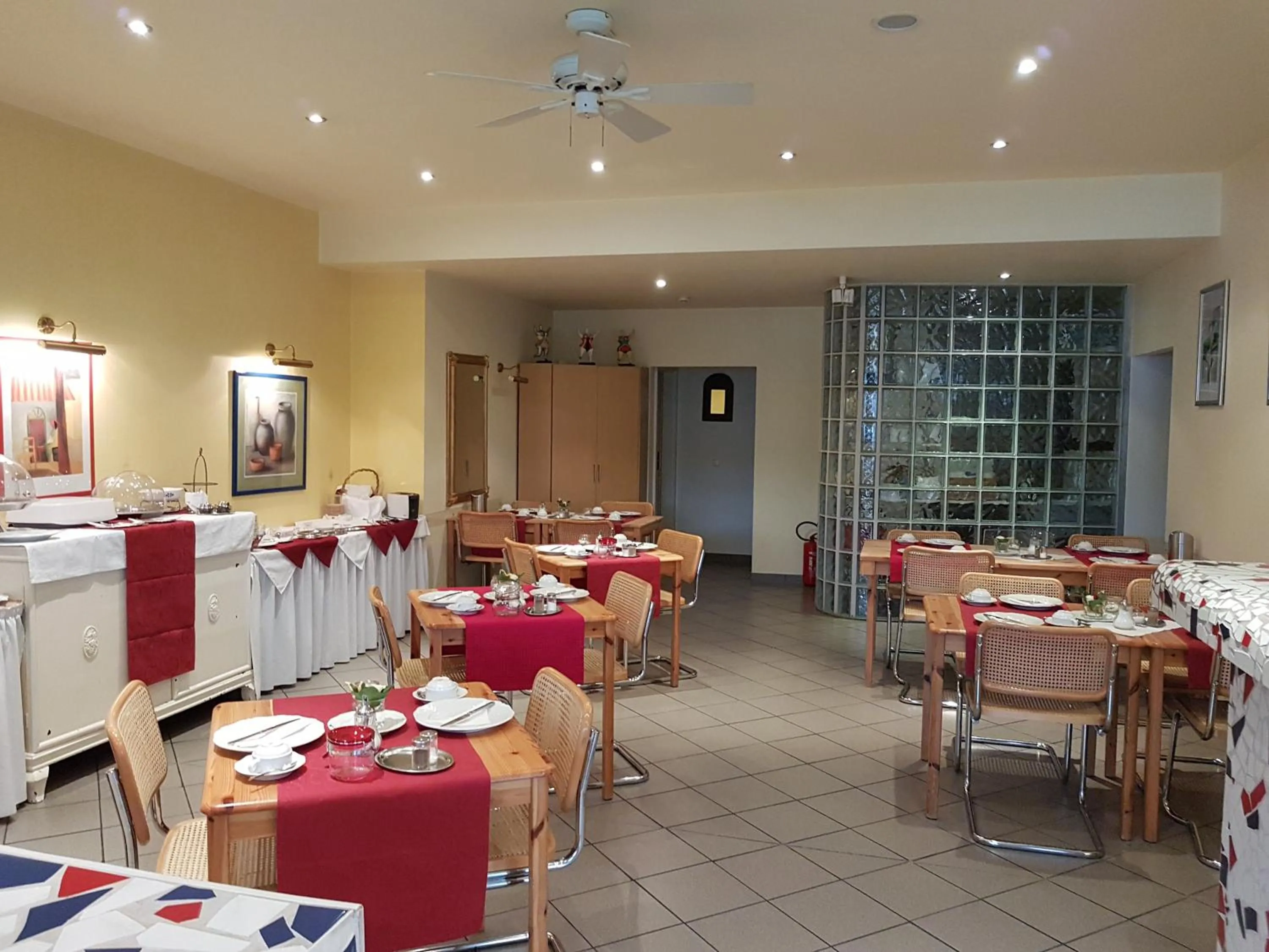 Buffet breakfast in Art Hotel Köln