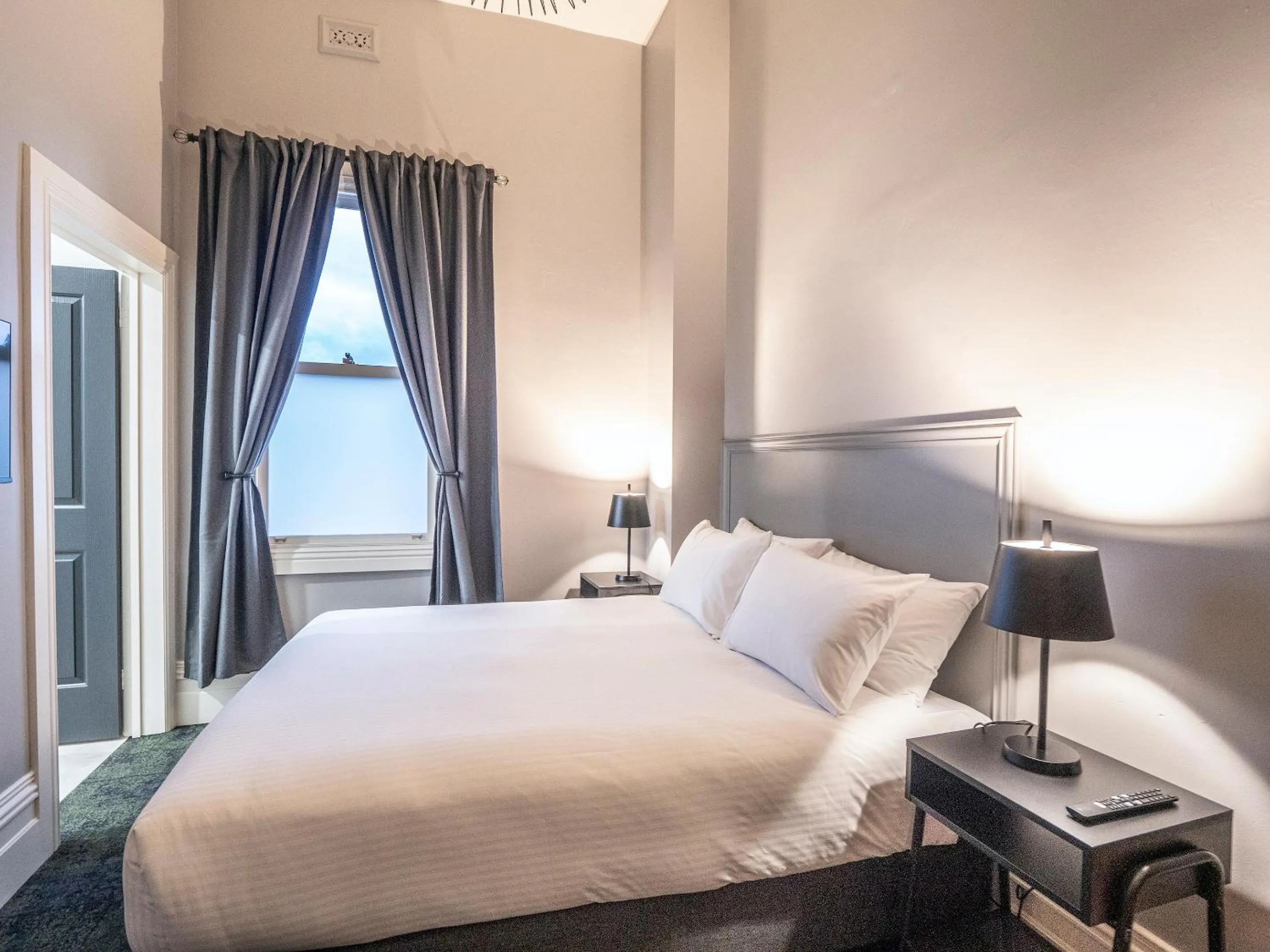 Photo of the whole room, Bed in Telegraph Hotel Numurkah