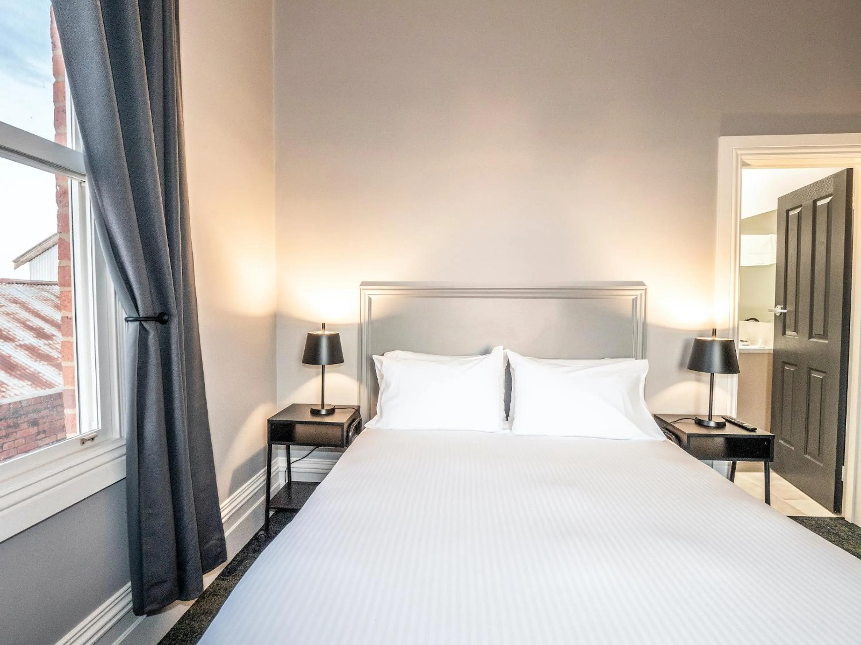 Photo of the whole room, Bed in Telegraph Hotel Numurkah