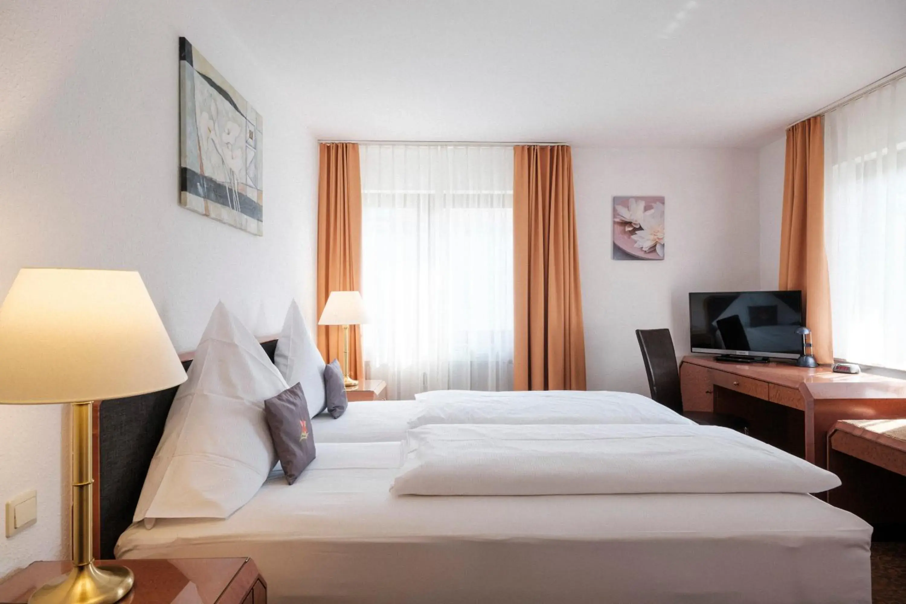 Photo of the whole room, Bed in Hotel Flora Möhringen Photo of the whole room, Bed in Hotel Flora Möhringen